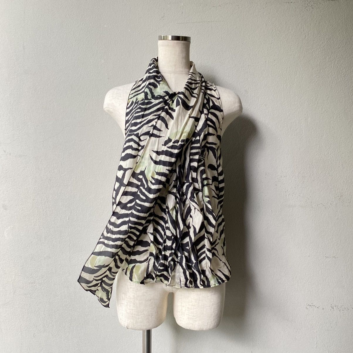 Max Mara MaxMara Zebra Print Sleeveless Bow Blouse Size M / US 6-8 / IT 42-44 - 15 Thumbnail