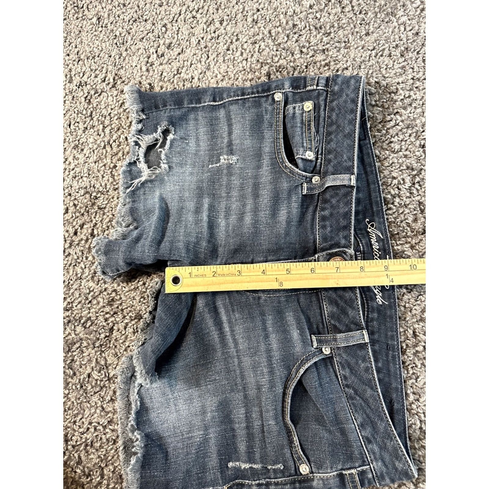 Vintage VINTAGE American Eagle Shorts Womens 34 Low Rise Dark Wash Distressed Y2K Aztec Embroidered Denim Cut-Off Blue Womens Size 24" / US 00 / IT 34 - 4 Thumbnail