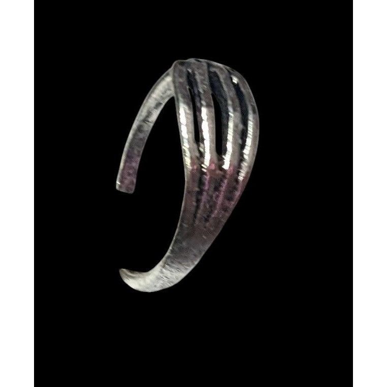 Other Gothic Skeleton Hand Silver Tone Fashion Ring Size 5 1/2 Size ONE SIZE - 10 Thumbnail