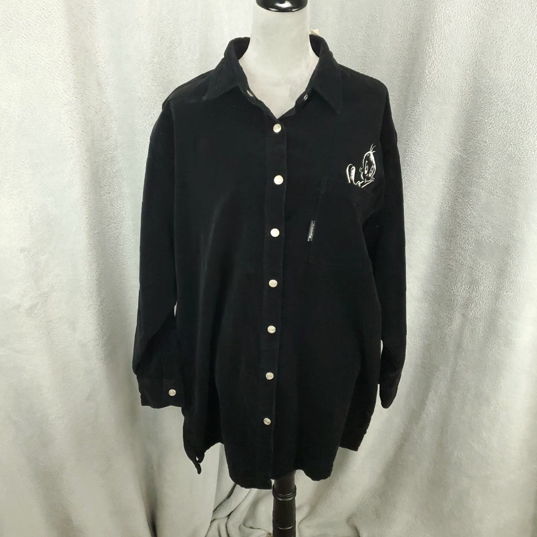 Vintage VINTAGE Warner Bros. Velour Button-Up Shirt XL Black Tweety Bird NWT NOS Womens Size XL / US 12-14 / IT 48-50 - 2 Thumbnail