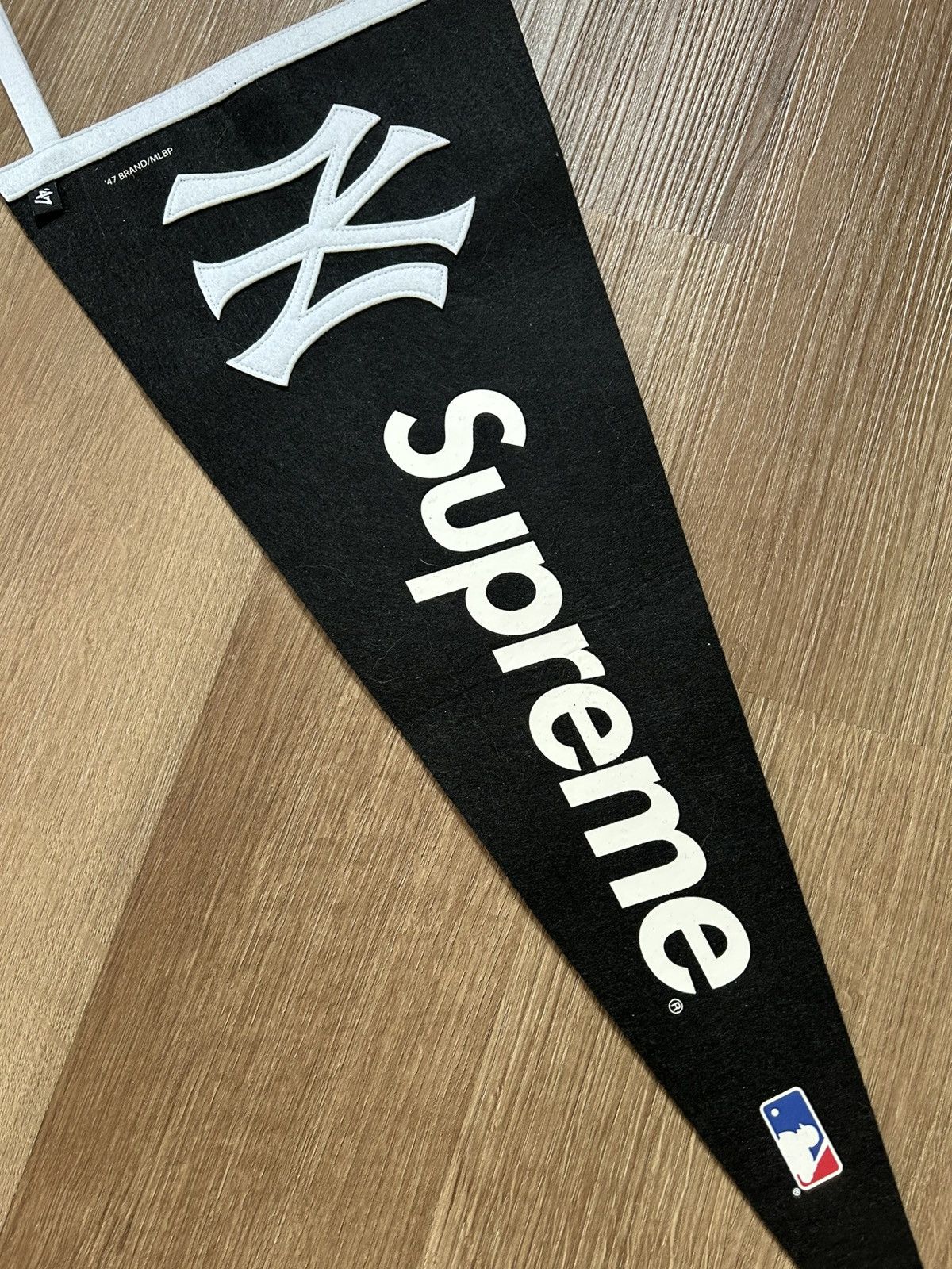 MLB × New York Yankees × Supreme Supreme New York Yankees Pennant Black SS15 Size ONE SIZE - 2 Thumbnail