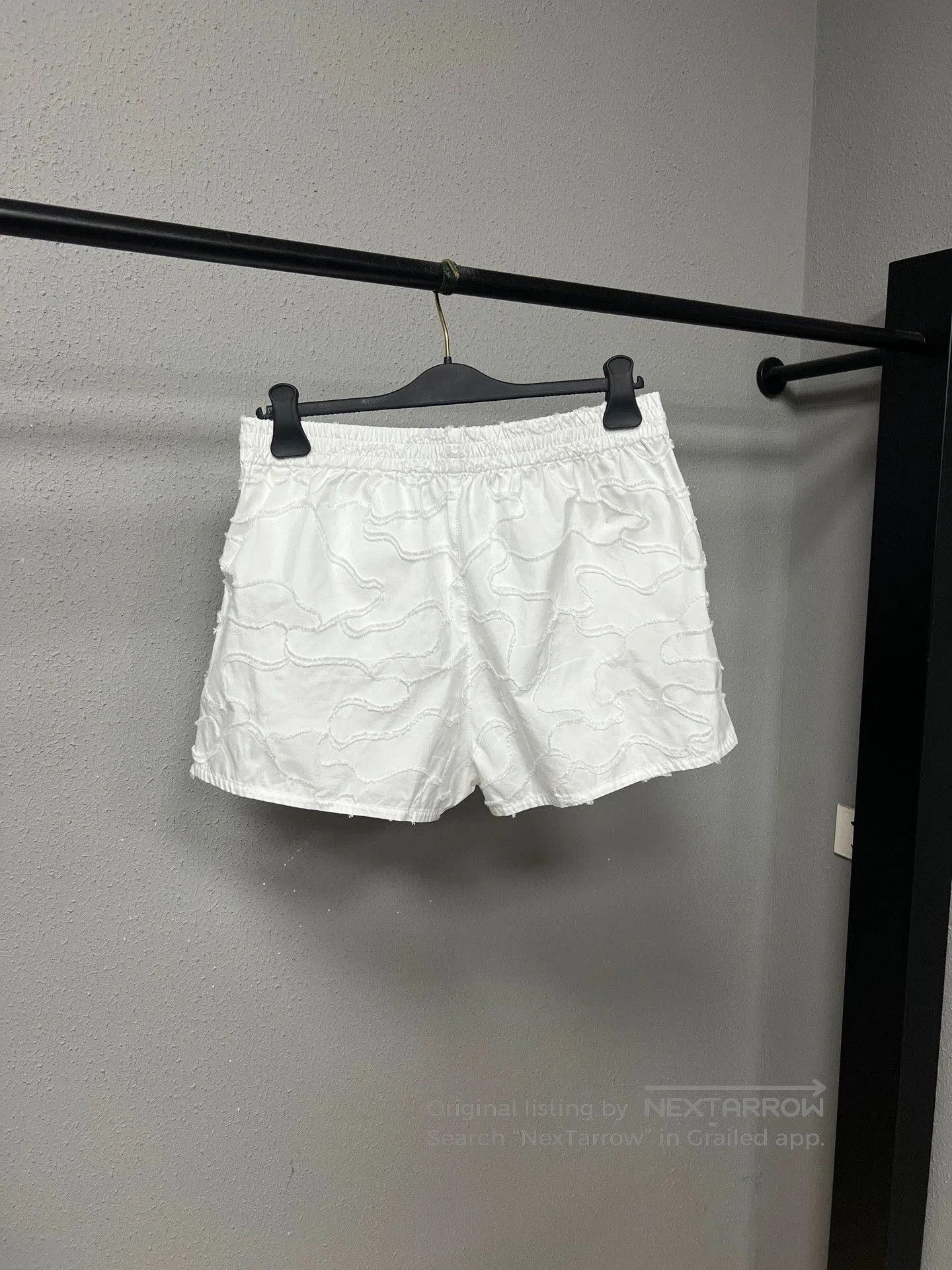 Dior Dior浮雕短裤 in White Color. Size US 40 / EU 56 - 2 Thumbnail