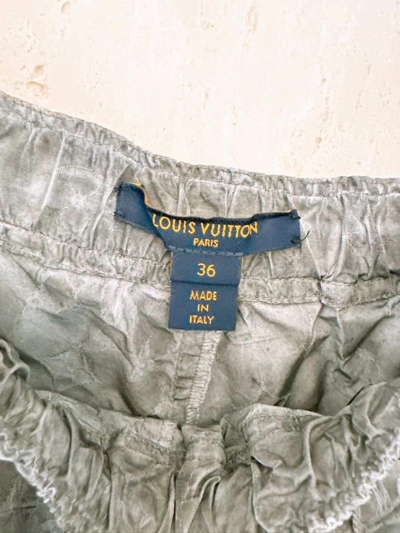 Louis Vuitton Louis Vuitton Gray full logo presbyopic shorts 2503-Nextarr Size US 36 / EU 52 - 8 Thumbnail