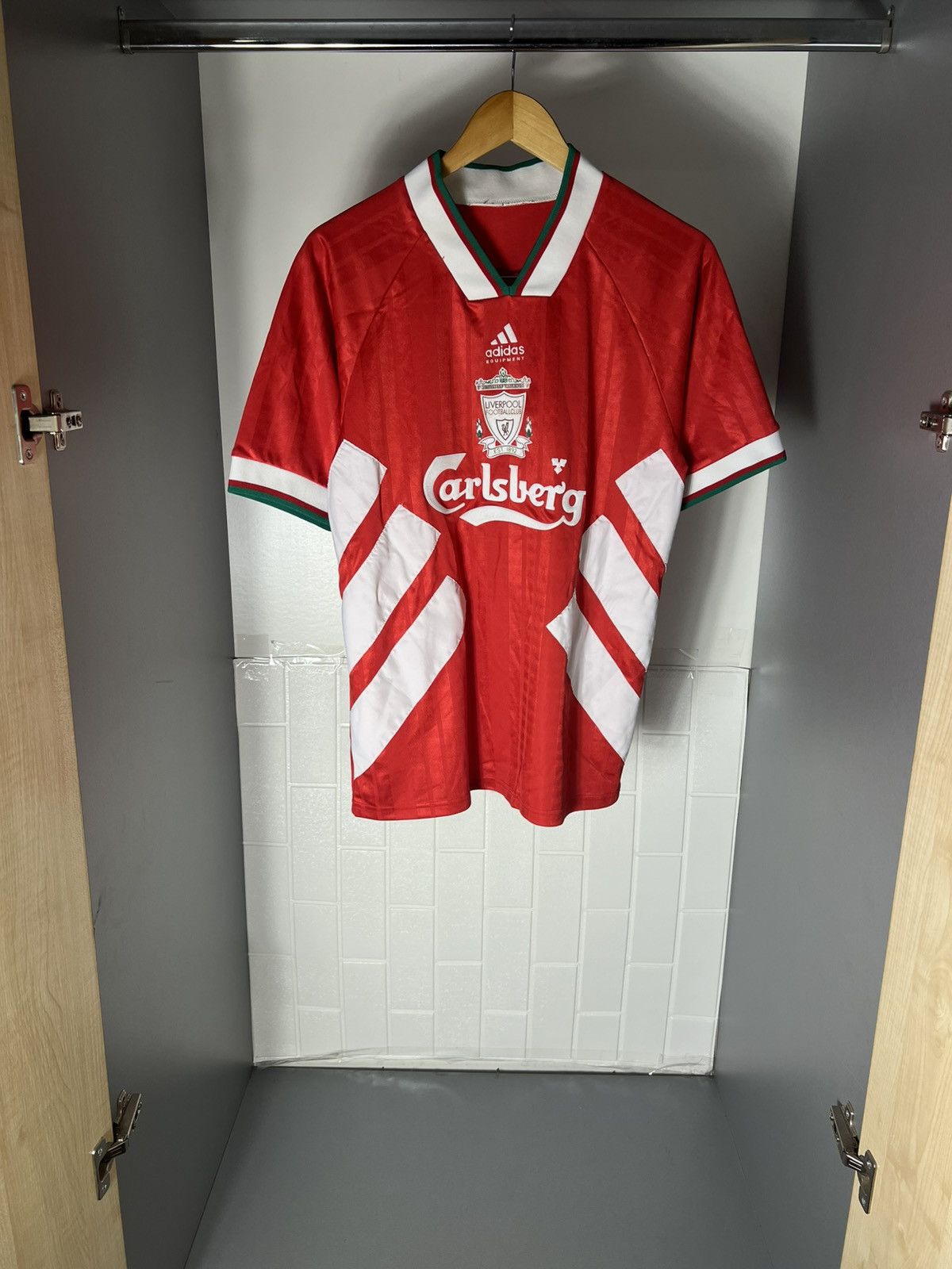 Vintage ADIDAS EQUIPMENT FC LIVERPOOL ENGLAND SOCCER JERSEY RETRO Size US L / EU 52-54 / 3 - 4 Thumbnail