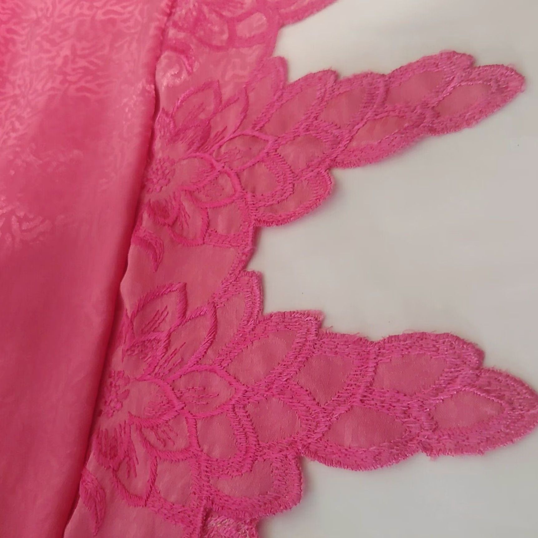 Vintage VINTAGE Street Ten Petites Blouse & Skirt Set Womens 14P Pink Satin Embroidered Flowers Formal/Maternity/Church 90s-00s Size XL / US 12-14 / IT 48-50 - 7 Thumbnail