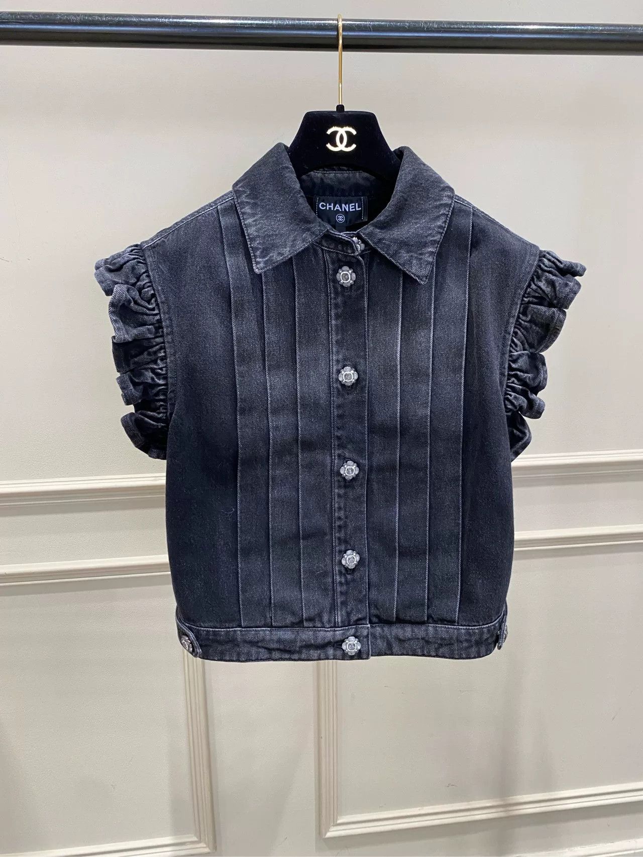 Chanel Chanel Black Denim Ruffled Vest FR38 Size US S / EU 44-46 / 1 - 1 Thumbnail