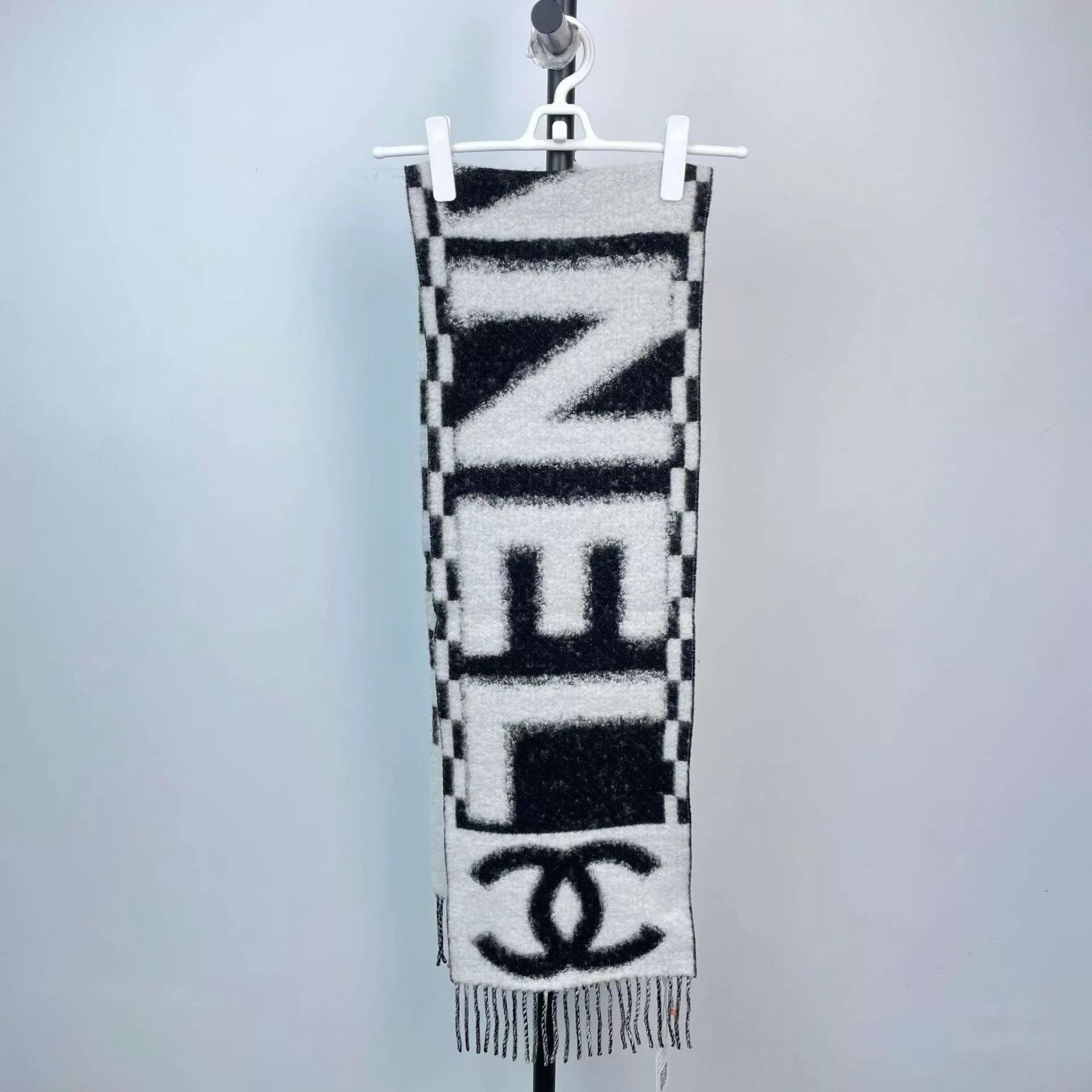 Chanel Chanel Large Logo Scarf 98 New Size ONE SIZE - 2 Thumbnail