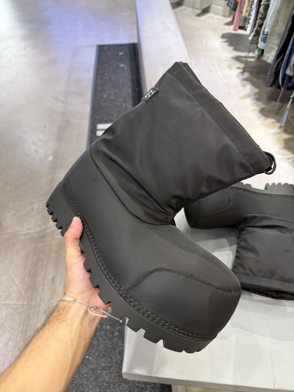 Balenciaga Balenciaga Alaska Low Boot Black Size US 10 / EU 43 - 16 Thumbnail