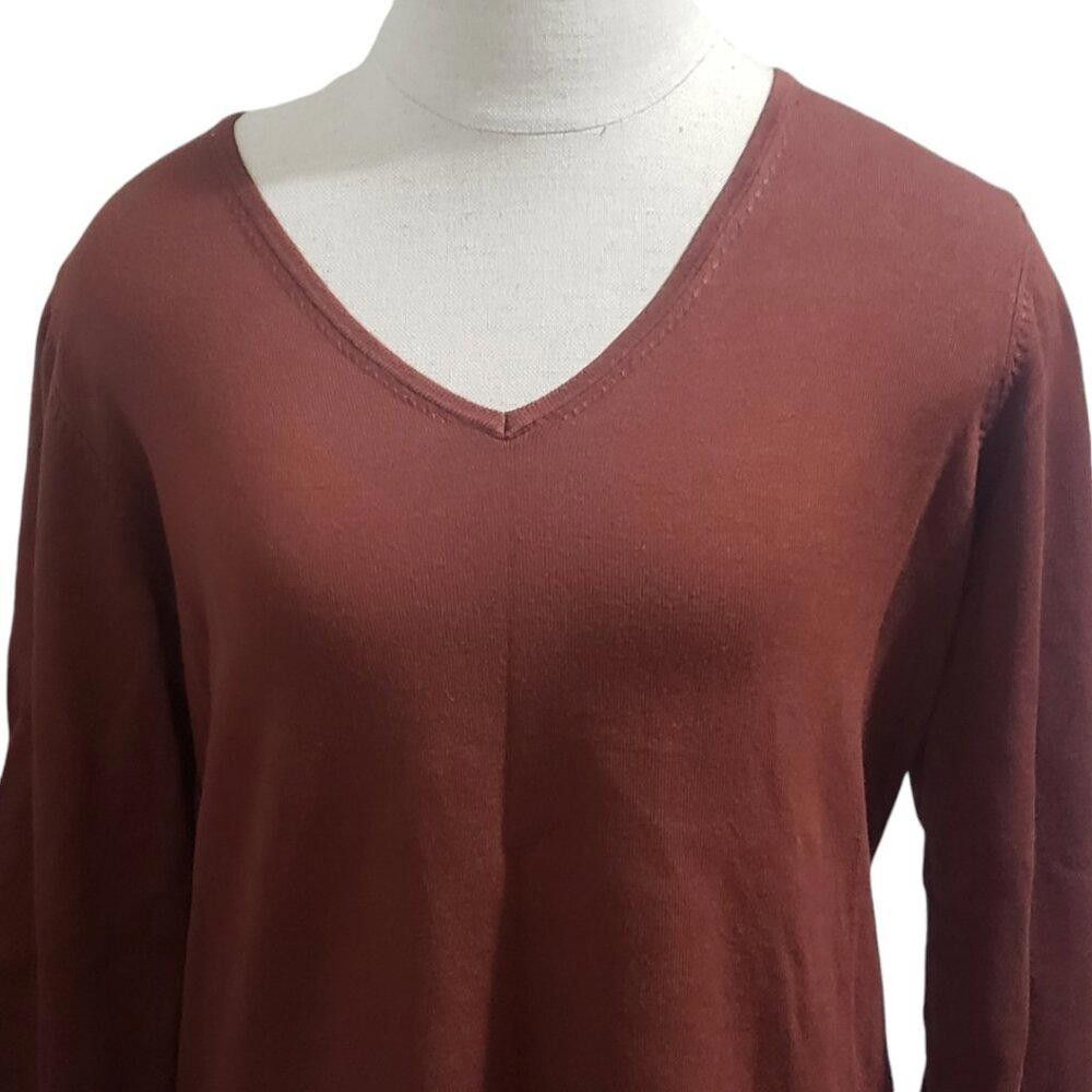 Designer CT1965 T Tahari Brown Lightweight V-neck Sweater L/G Size L / US 10 / IT 46 - 2 Thumbnail