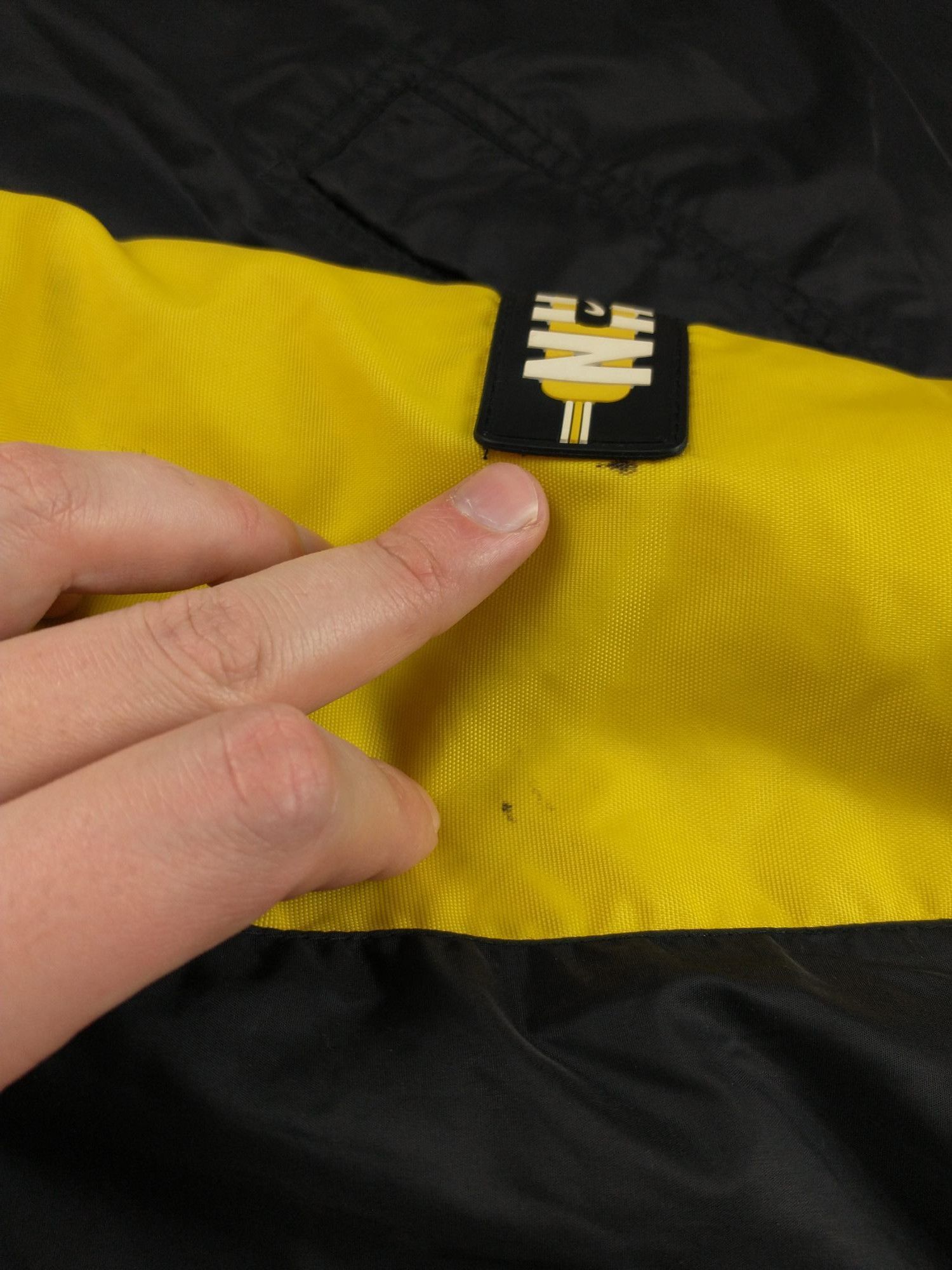 Nike Vintage 90s Nike Jacket Swoosh Black and Yellow Hooded Size US L / EU 52-54 / 3 - 15 Thumbnail