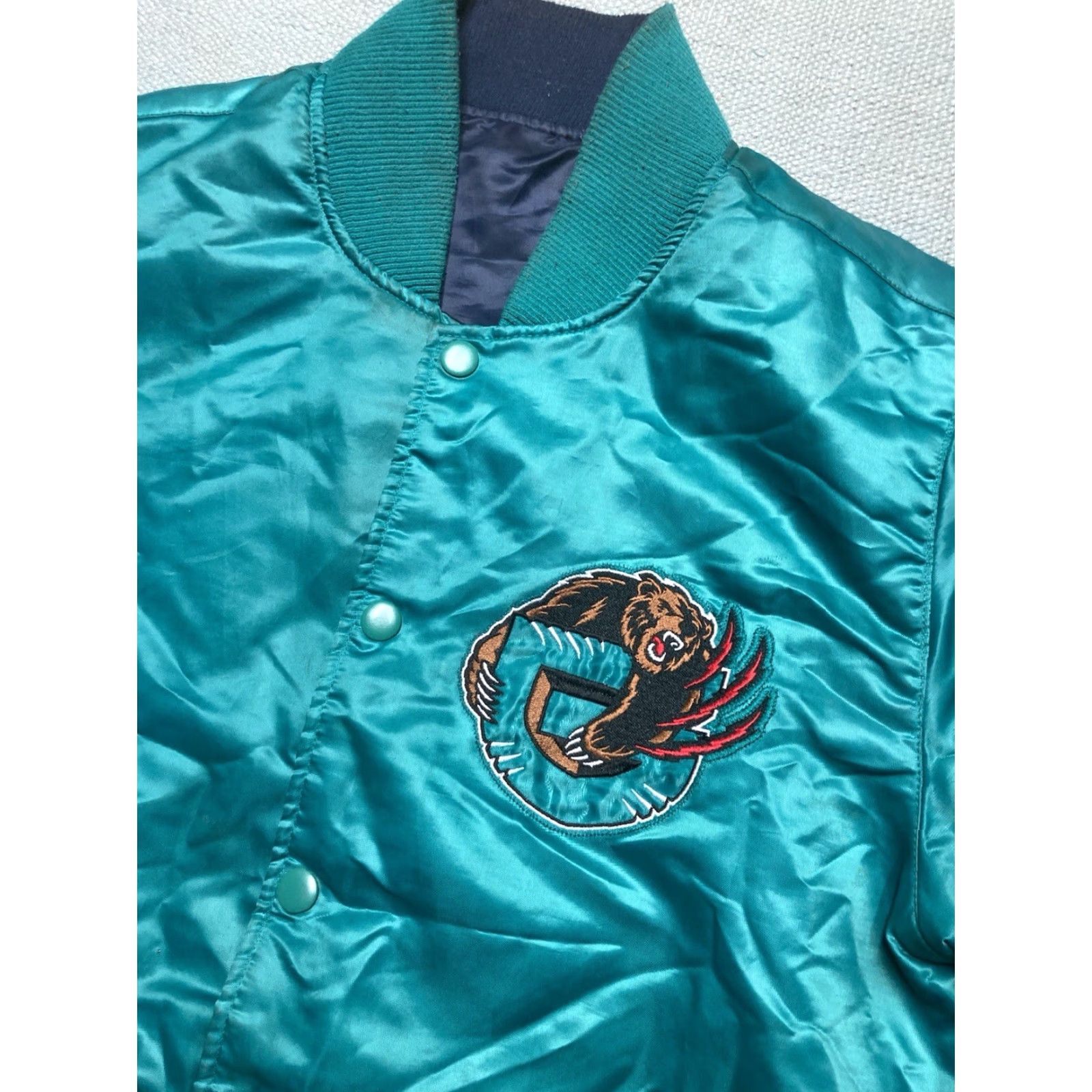 Starter Vintage Starter Satin Reversible Jacket NBA Grizzlies Medium User: Vintage Starter Satin Reversible Jacket NBA Grizzlies Medium Size US M / EU 48-50 / 2 - 5 Thumbnail