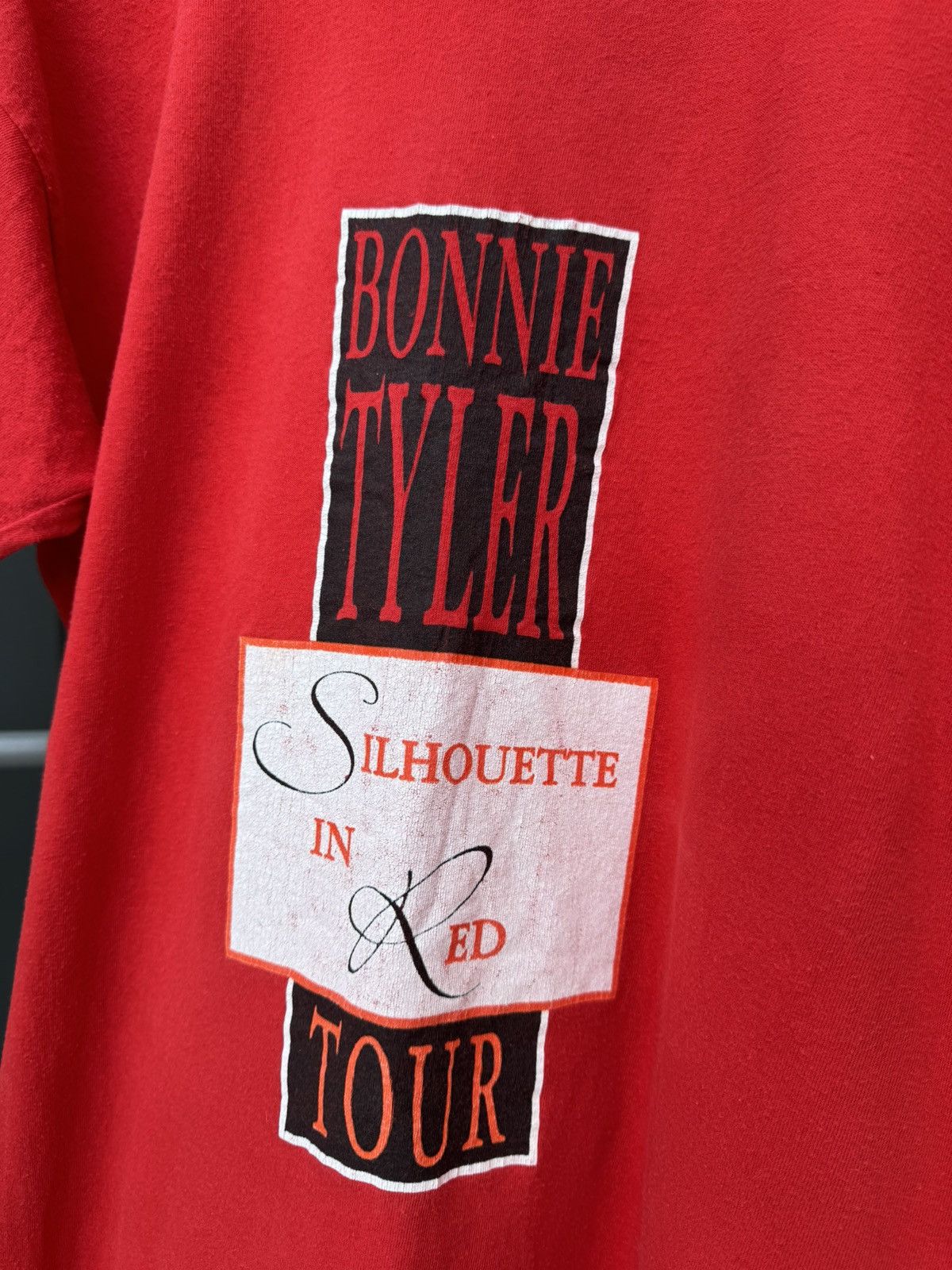 Band Tees Vintage Bonnie Tyler 1994 Silhouette in Red Rare T shirt Tee Size US XL / EU 56 / 4 - 4 Thumbnail