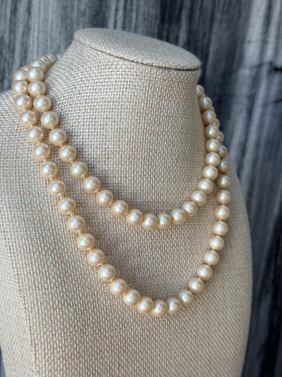 Marvel Comics Vintage Marvella Faux Pearl Necklace (Mid-Century / 70s–80s) Size ONE SIZE - 4 Thumbnail