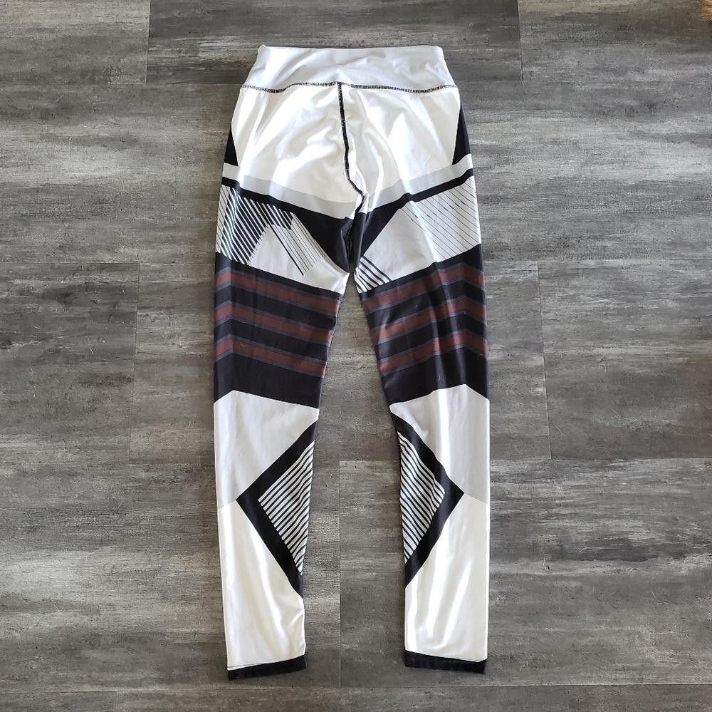 Designer White Black Colorblock Geo Print Athletic Legging Size 32" / US 10 / IT 46 - 2 Thumbnail