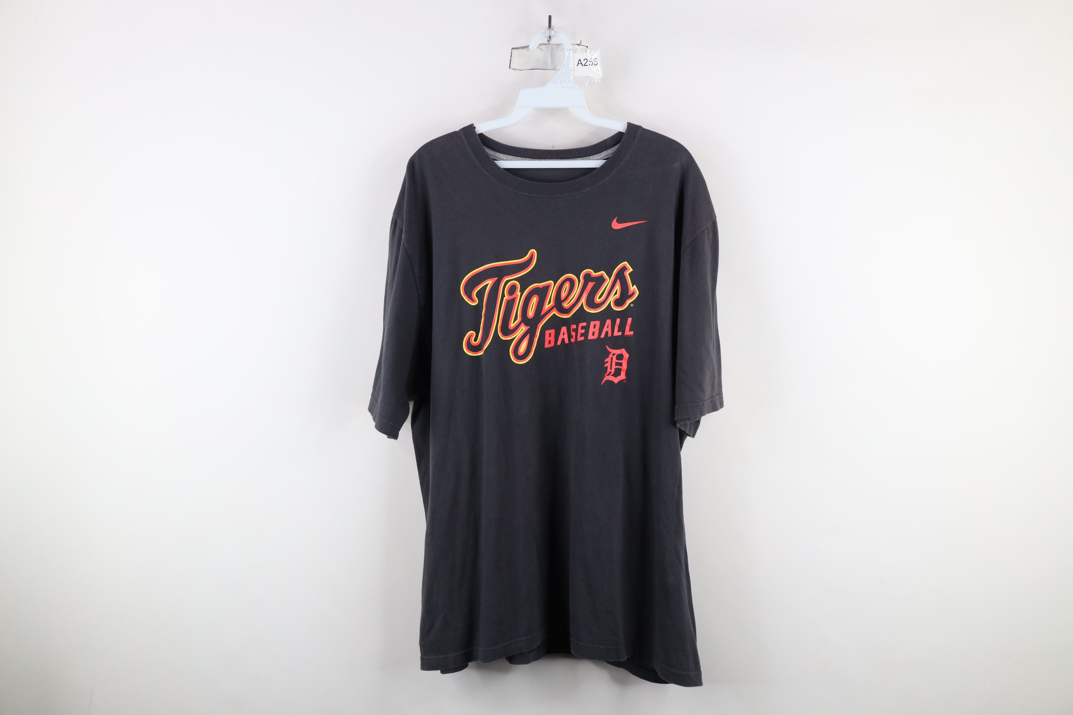 Nike × Vintage Y2K Nike Spell Out Script Detroit Tigers Baseball T-Shirt Size US XXL / EU 58 / 5 - 1 Thumbnail