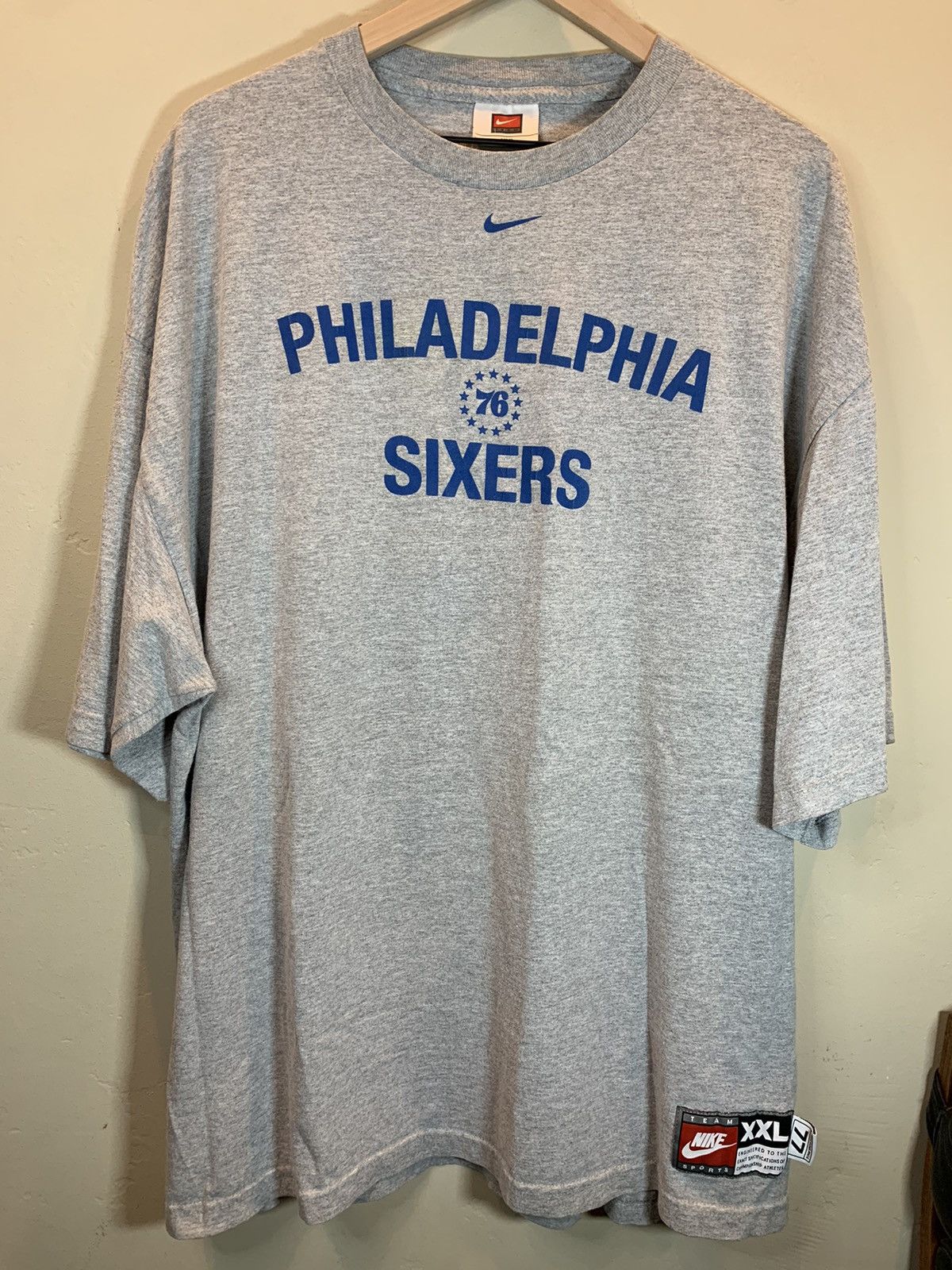 NBA × Nike × Vintage RARE Vintage 90s Nike Center Swoosh Philadelphia 76ers Shirt Size US XXL / EU 58 / 5 - 1 Thumbnail