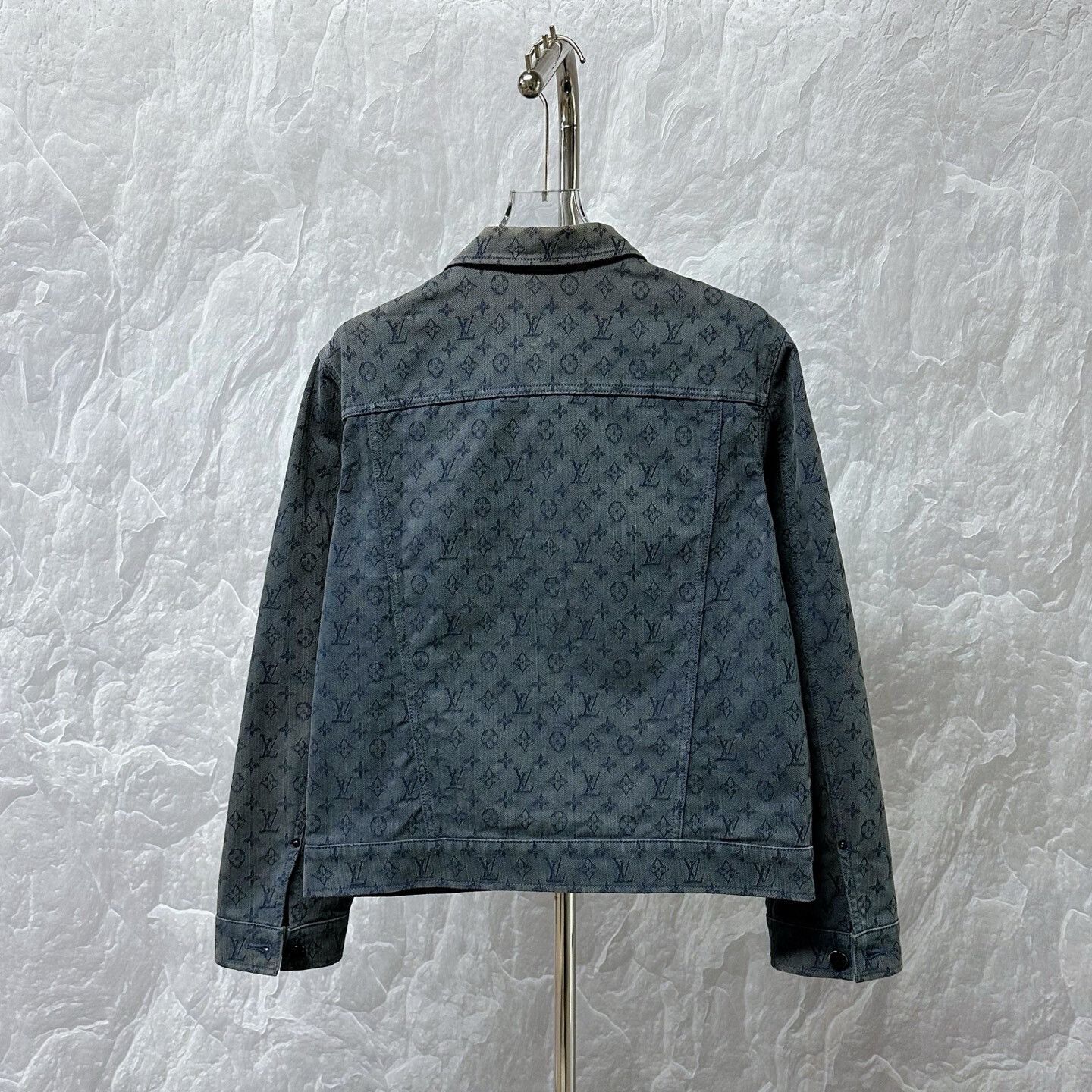Louis Vuitton louis vuitton patterned denim jacket size 48 Size US M / EU 48-50 / 2 - 4 Thumbnail