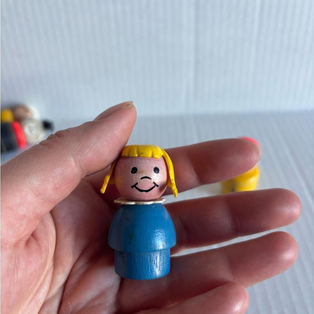 Designer Vintage 1972 Fisher Price Little People - Lot of 6 Figures Size ONE SIZE - 6 Thumbnail