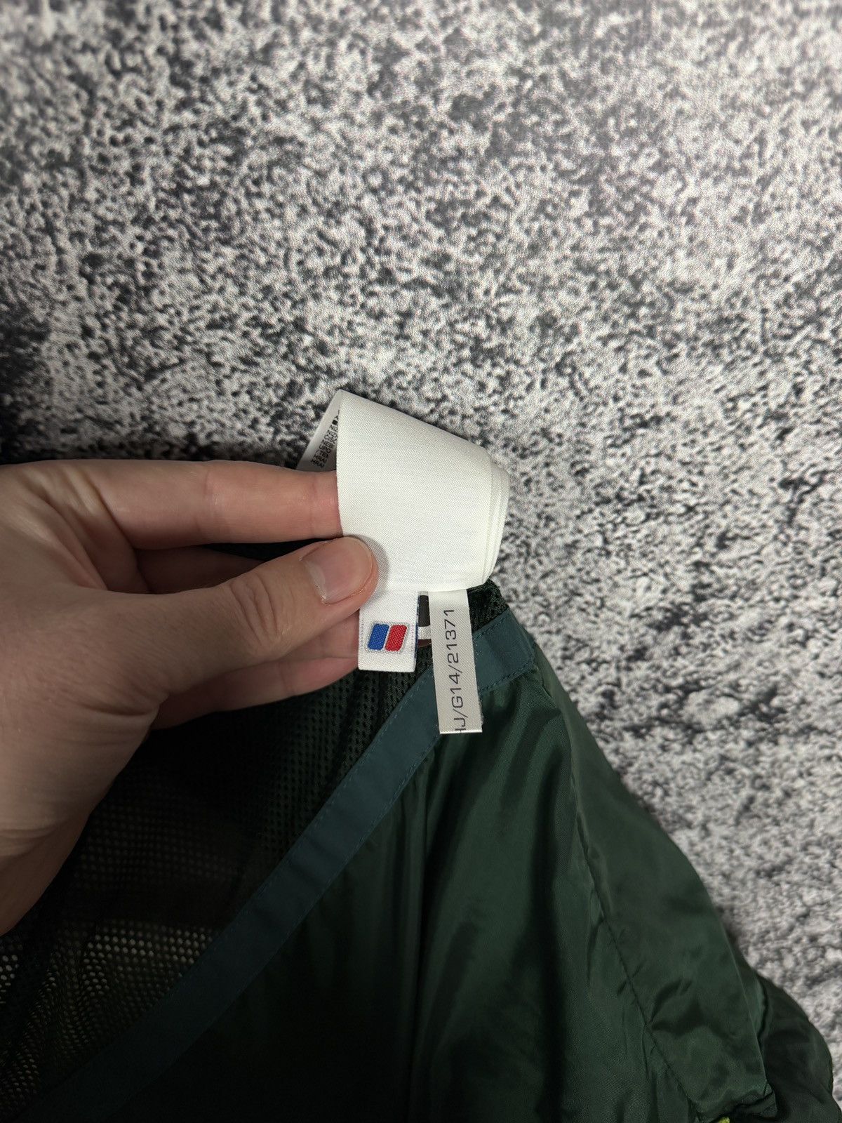 Berghaus Berghaus Gore-Tex Jacket Waterproof Windbreaker Outdoor XXL Size US XXL / EU 58 / 5 - 11 Thumbnail
