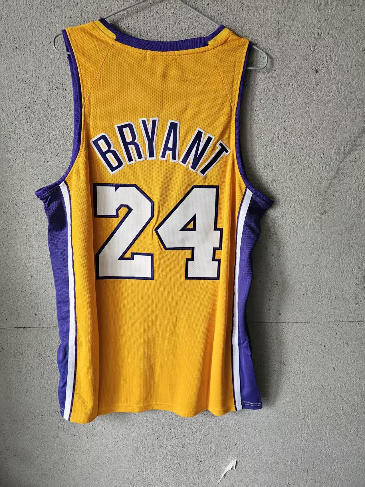 NBA Lakers 24 Kobe Bryant Jersey Yellow L Size US L / EU 52-54 / 3 - 1 Thumbnail