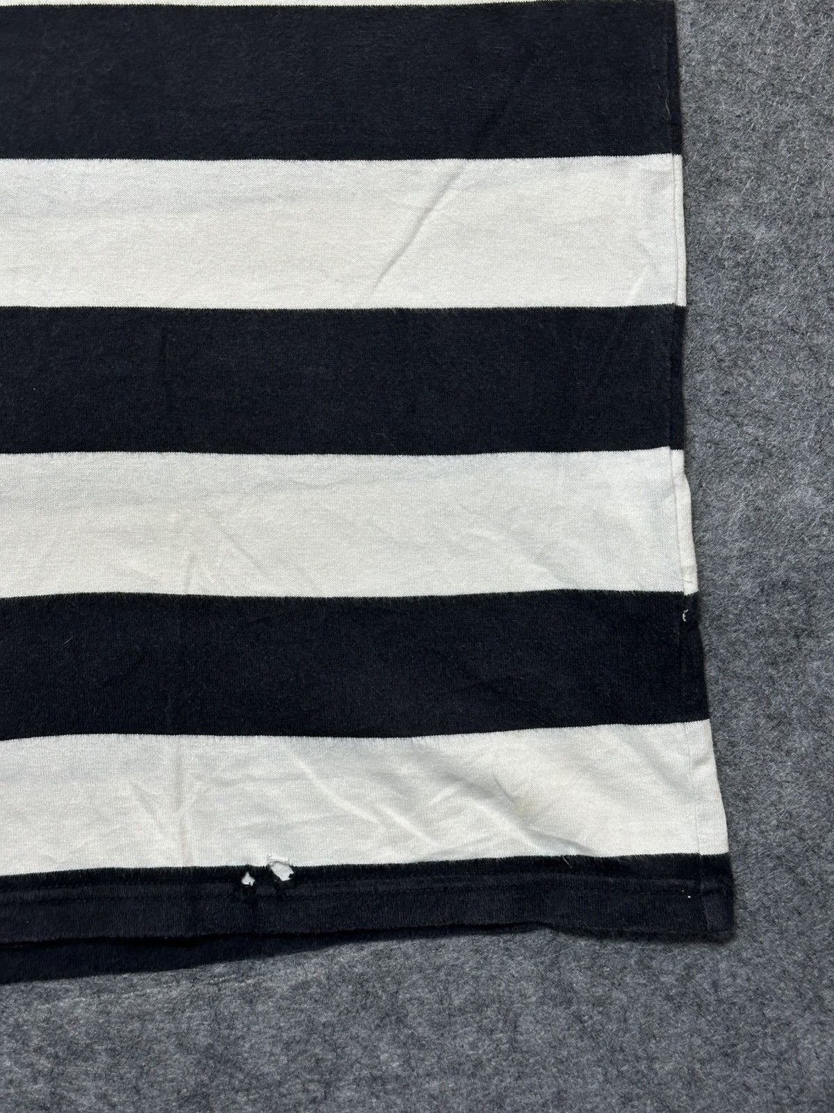 Bape A Bathing Ape t-shirt a rubber printed "BATHING APE". Size US L / EU 52-54 / 3 - 7 Thumbnail