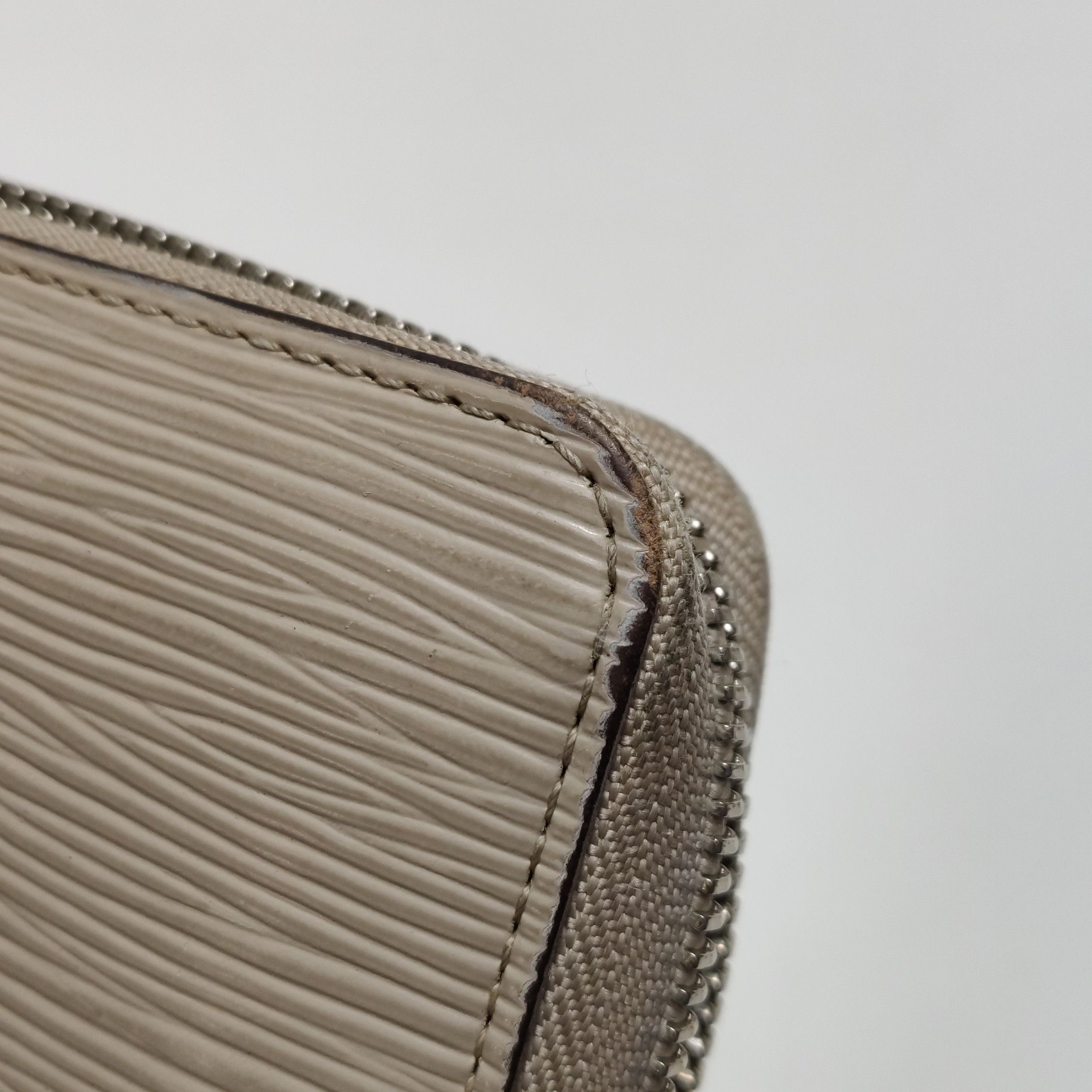 Louis Vuitton Louis Vuitton (LV) Zippy cowhide ripple zip around wallet - Size ONE SIZE - 4 Thumbnail