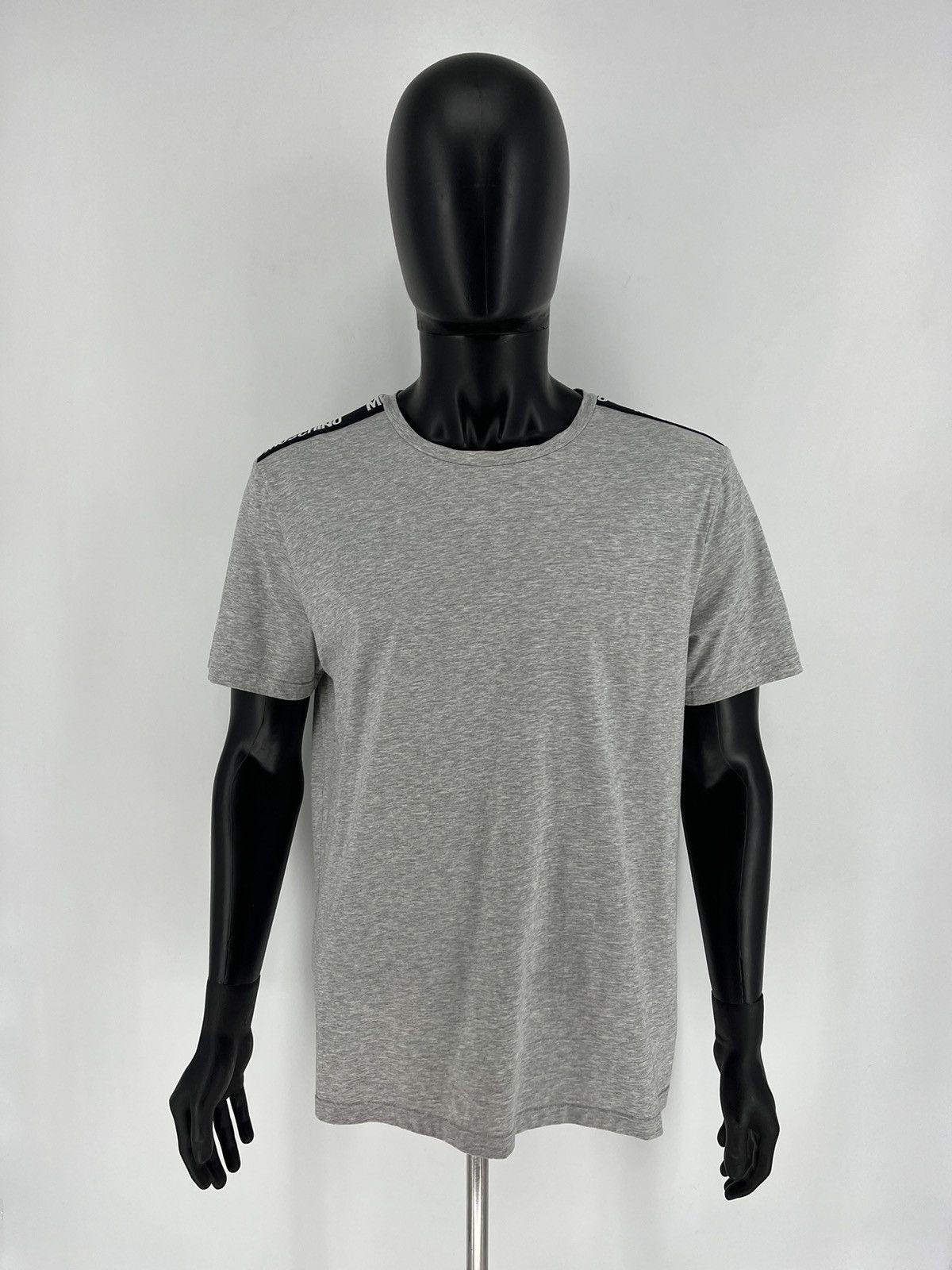 Moschino Vintage Y2K Moschino Blank Tee Shirt Mini logo luxury SizeXL Size US XL / EU 56 / 4 - 2 Thumbnail