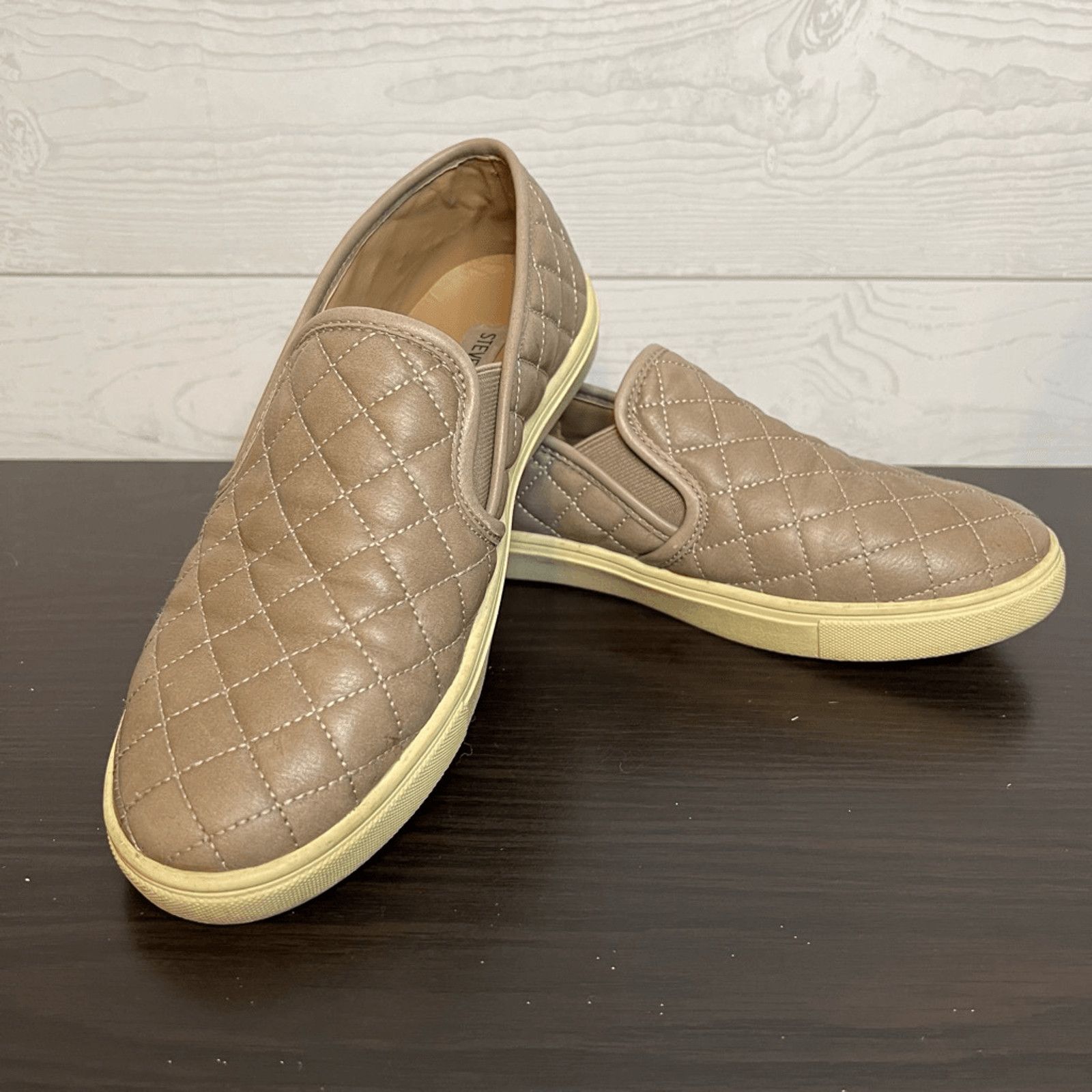 Steve Madden Steve Madden “Ecentrcq” tan quilted sneakers Size 8.5 Size US 8.5 / IT 38.5 - 2 Thumbnail