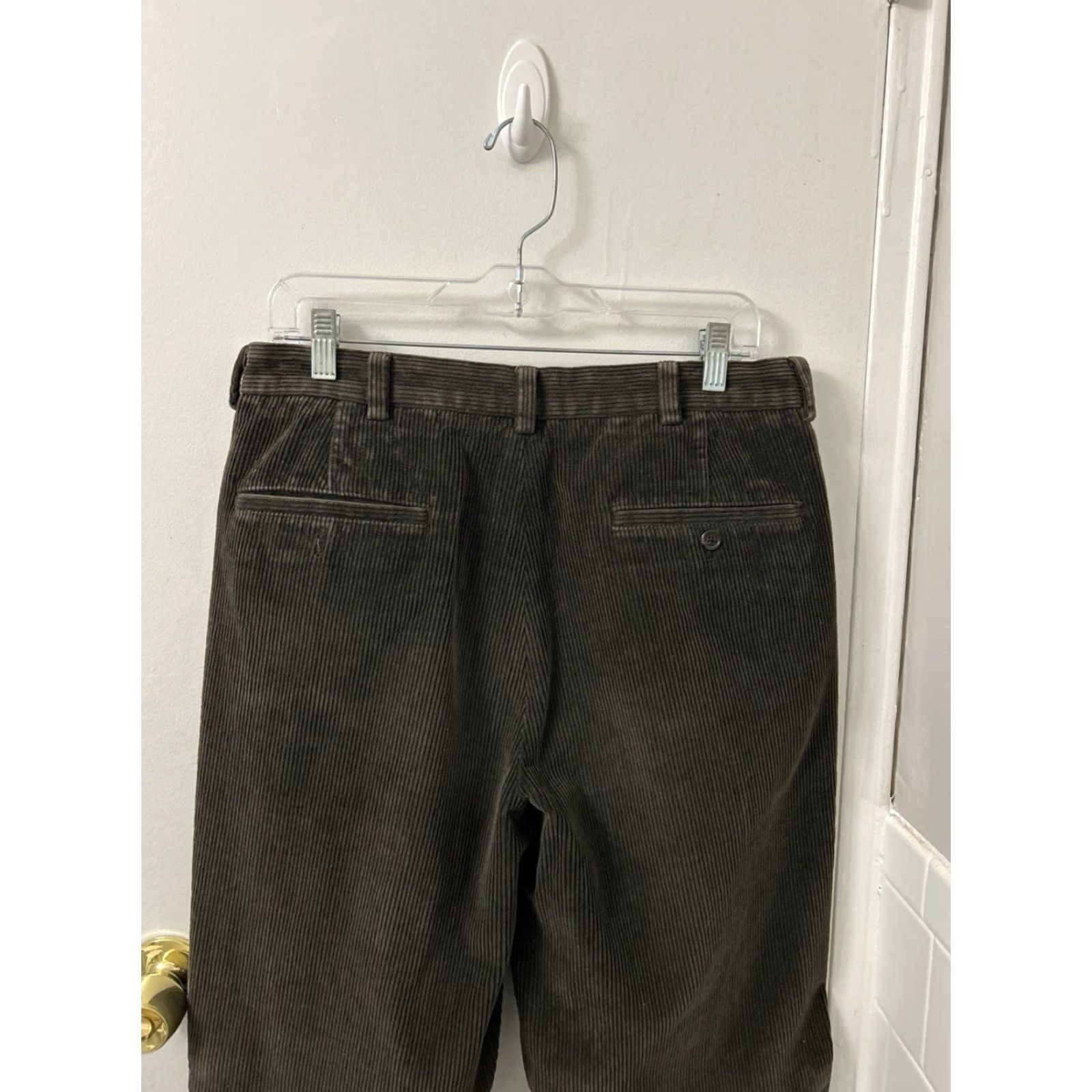 Brooks Brothers Brooks Brothers 346 Corduroy Pants Mens 34x32 Brown Pleated Trousers Front Pockets Classic Fit Vintage: No Regular Inseam 32" Style: Dress Pants Size US 34 / EU 50 - 7 Thumbnail