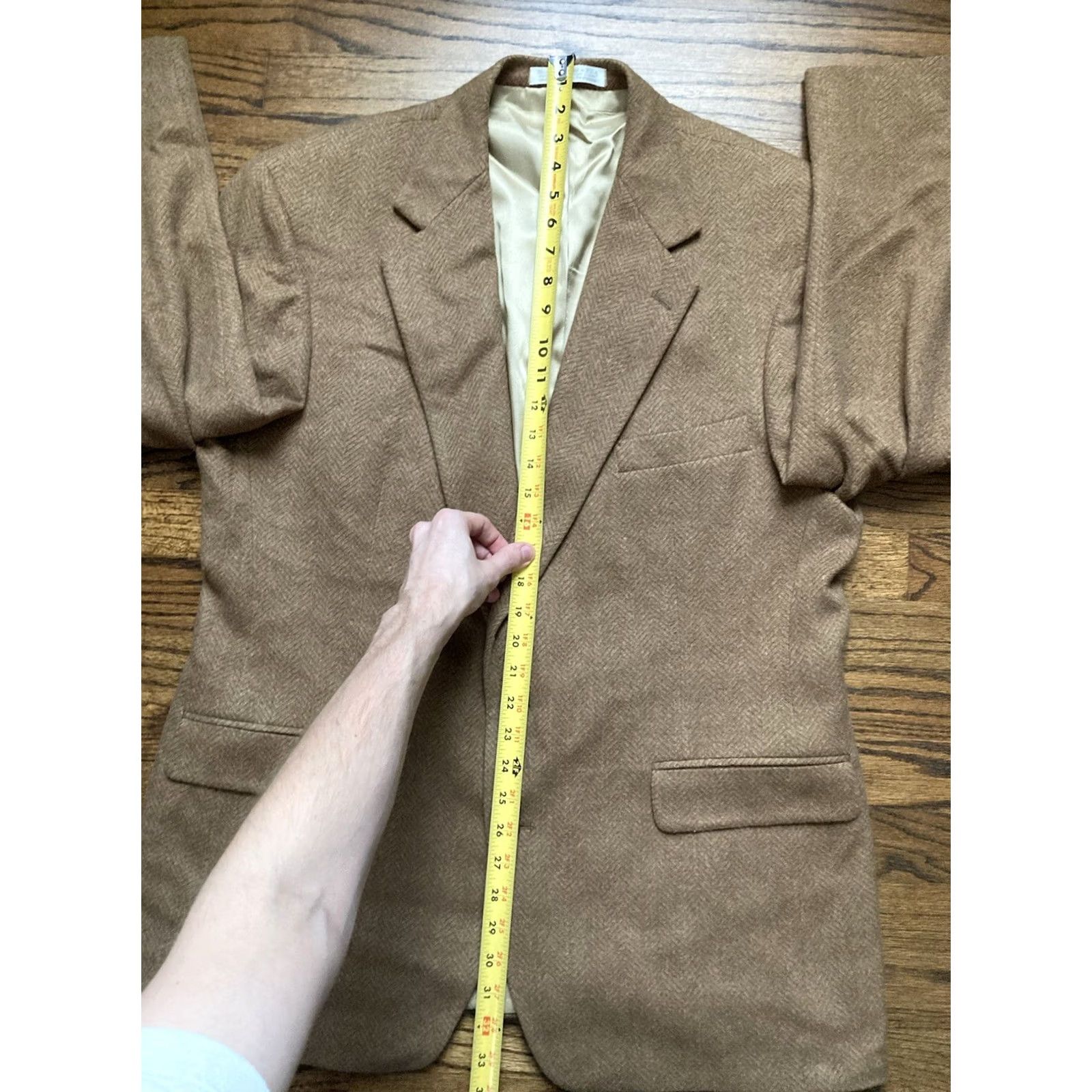 Camel Harwell’s Camel Hair Blazer Mens 44R Two Button Beige Jacket Herringbone Sport Coat Notch Lapel Regular Size: 44 Beige Camel Size 44R - 7 Thumbnail