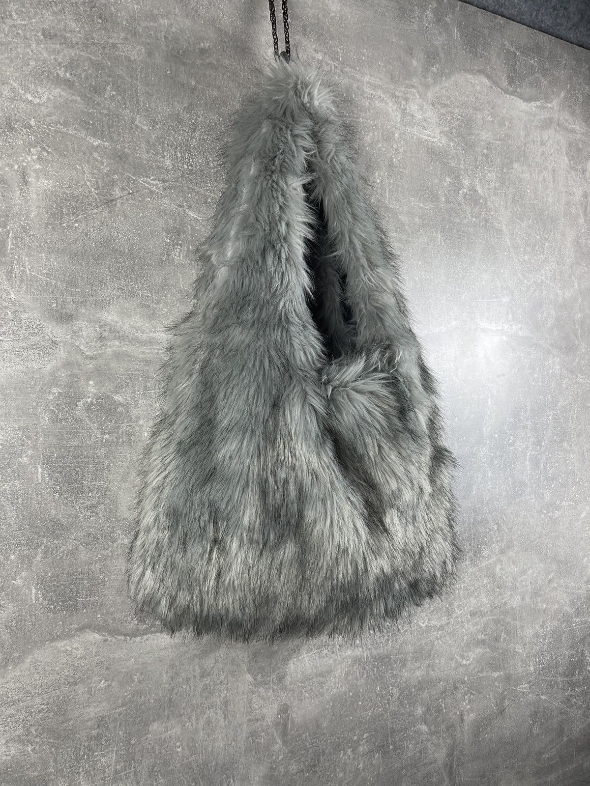 Japanese Brand Avant Garde Faux Fur Gray Shoulder Bag Y2K Style Plush Hobo Size ONE SIZE - 3 Thumbnail