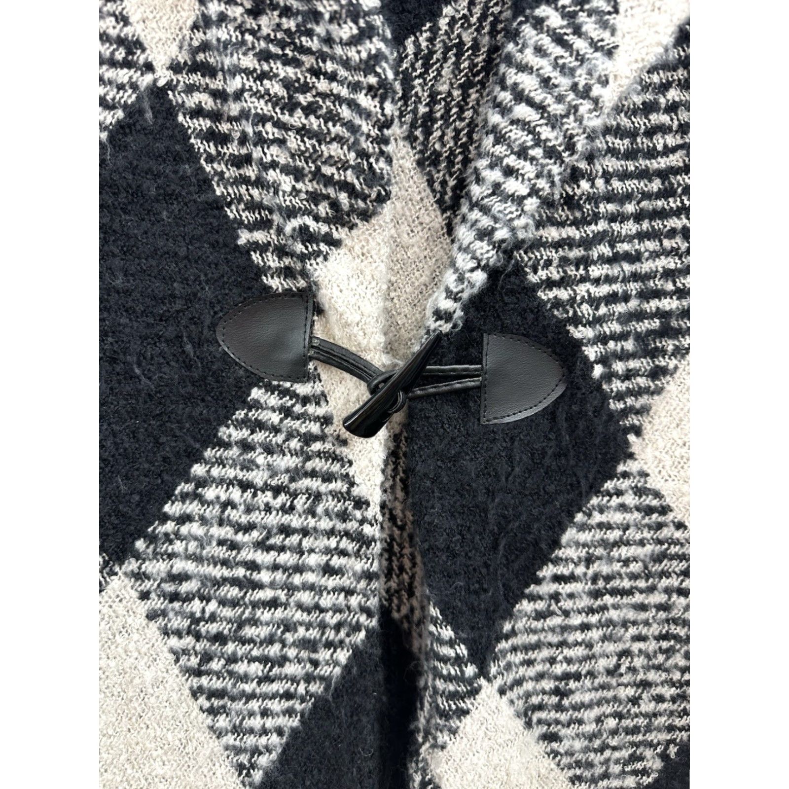 Vintage Altare Womens Shawl Ponch One Size Plaid Black White Fringe Open Buckle Knit-Style Sleeveless Bohemian Fashion Shrug Size ONE SIZE - 3 Thumbnail