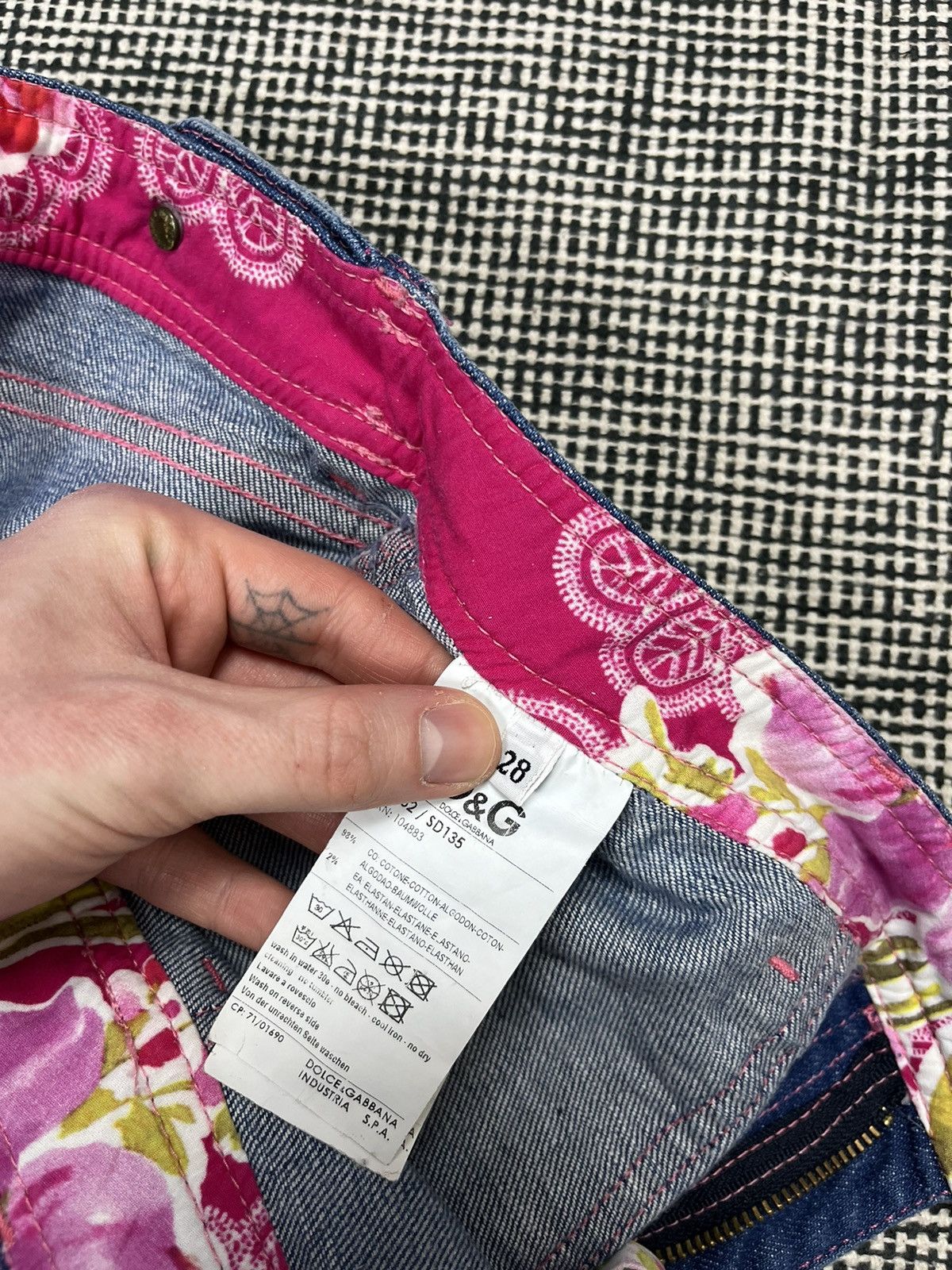 Dolce & Gabbana × Vintage D&G Dolce & Gabbana slim low rise bootcut jeans pink stitch Size 30" / US 8 / IT 44 - 6 Thumbnail