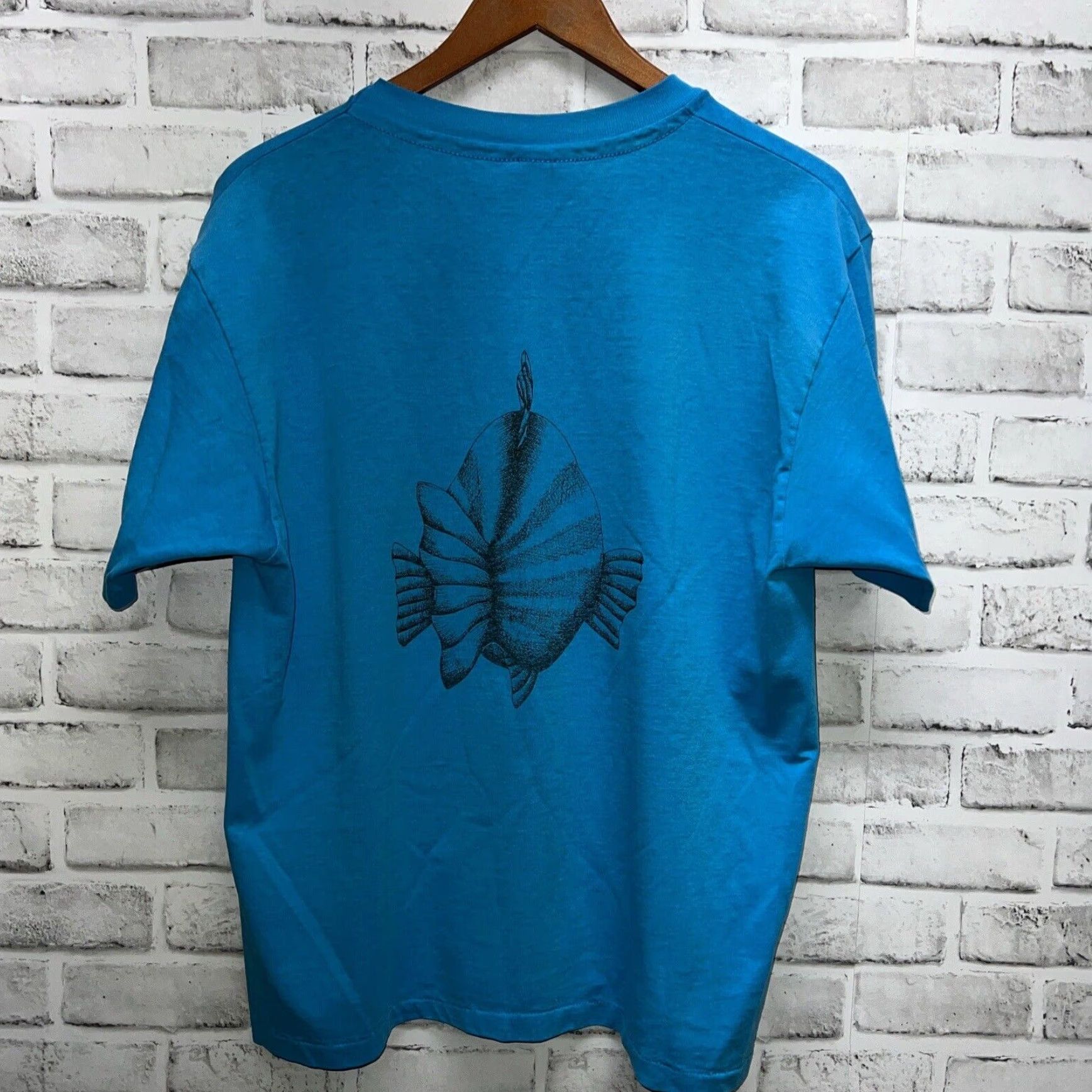 Hanes VINTAGE Hanes Stitch Blue Fish Print Single Stitch T-Shirt Adult Large Size US L / EU 52-54 / 3 - 4 Thumbnail