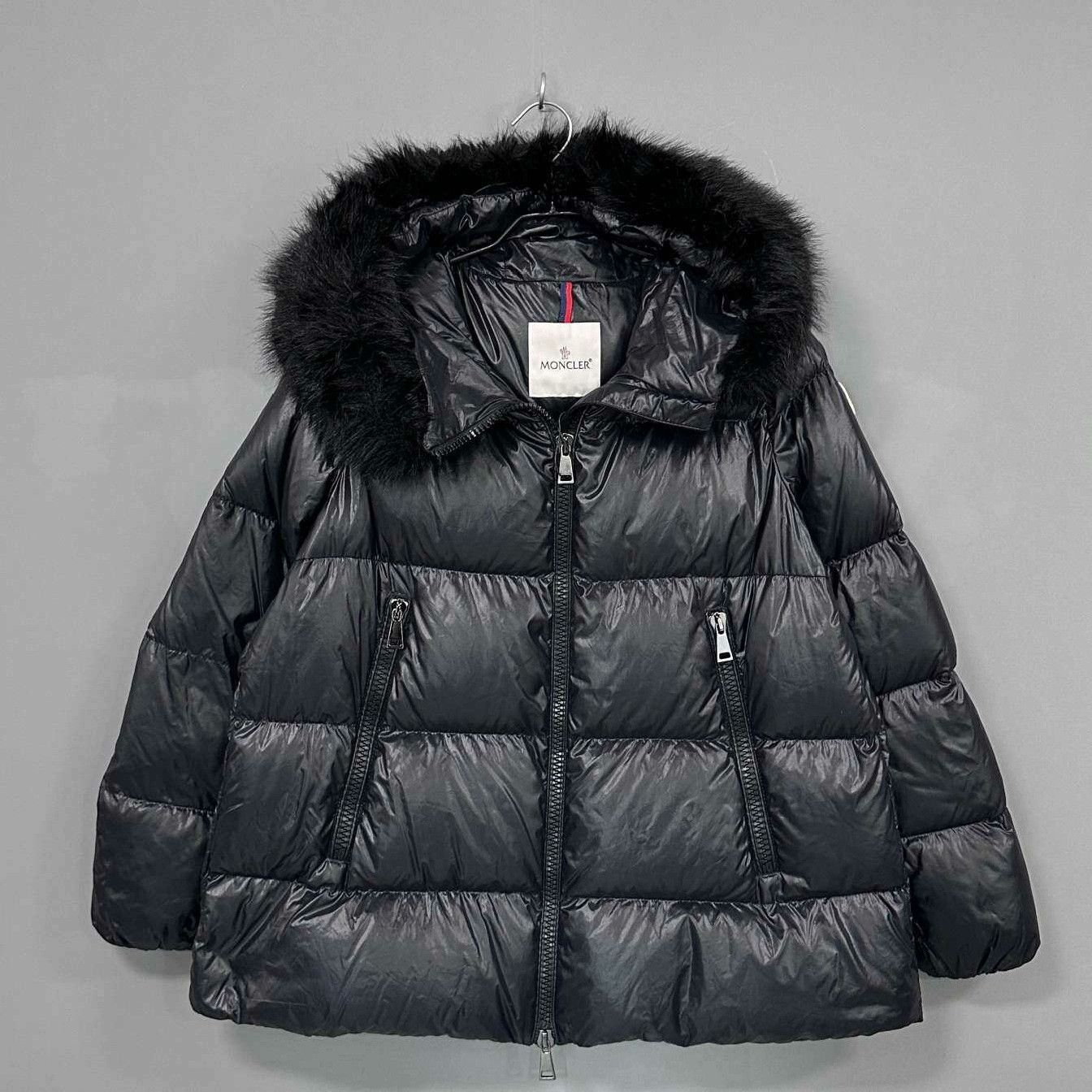 Moncler Moncler Down Down Jacket L Women Size L / US 10 / IT 46 - 1 Thumbnail