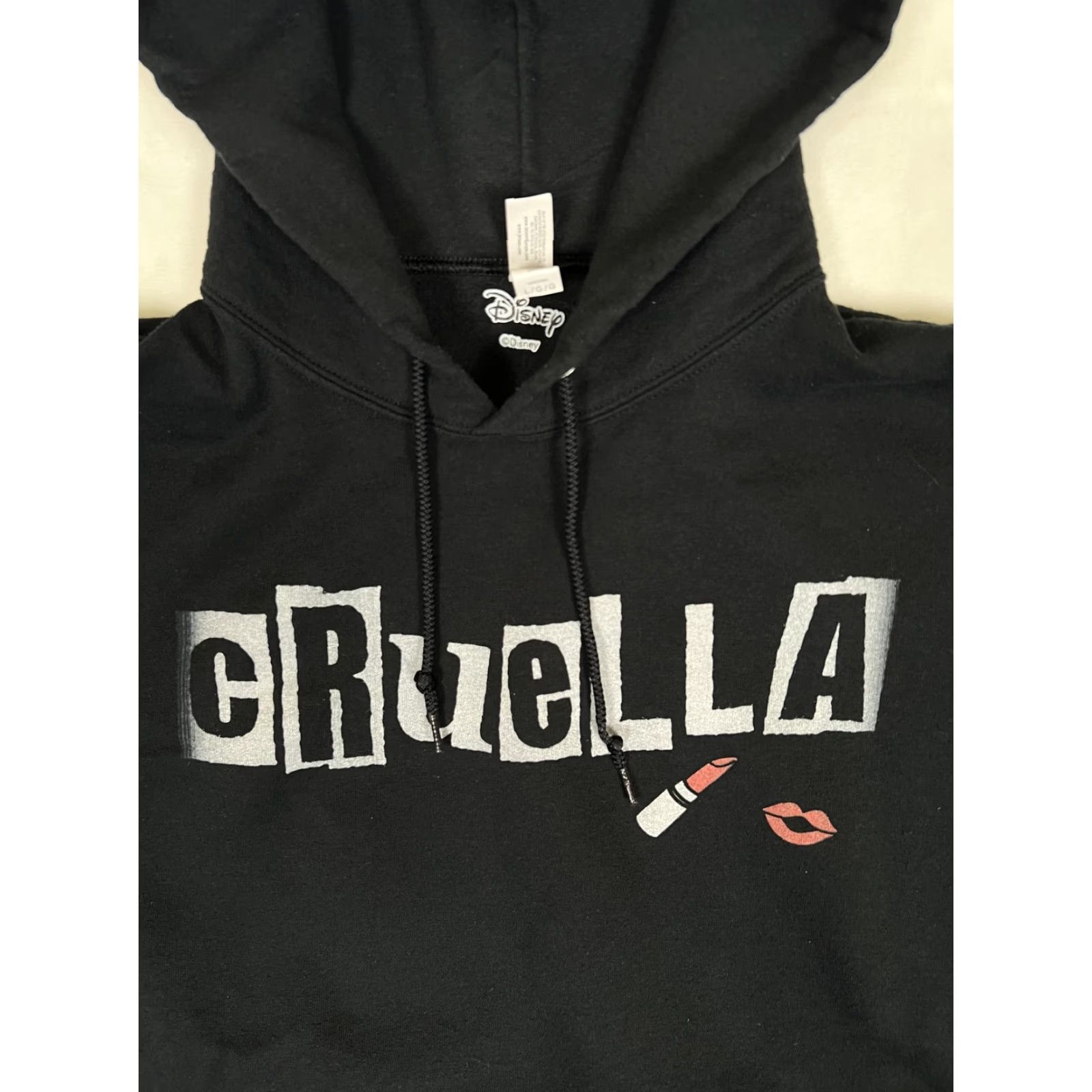 Disney Disney Cruella Hoodie L Black Pullover Graphic Print Fleece Crew Neck Unisex Adults Long Sleeve Pockets Movie Size US L / EU 52-54 / 3 - 2 Thumbnail
