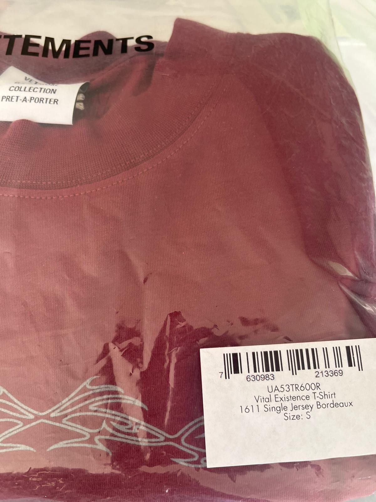 Vetements Vital Existence Logo T-Shirt SS in Bordeaux Size US S / EU 44-46 / 1 - 15 Thumbnail