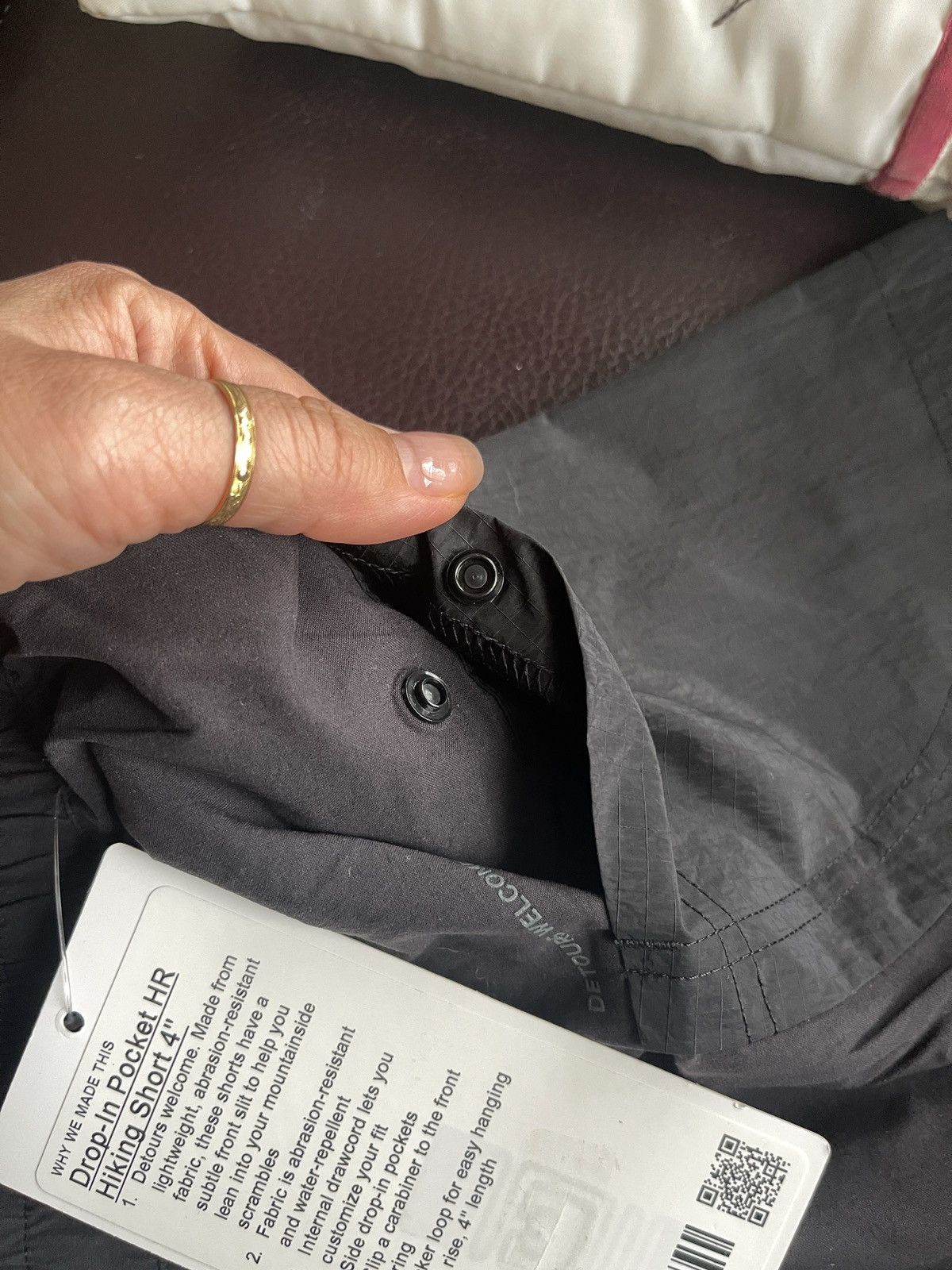 Lululemon Lululemon Drop-In Pocket High-Rise Hiking Short 4" Black 6 Size 28" / US 6 / IT 42 - 11 Thumbnail