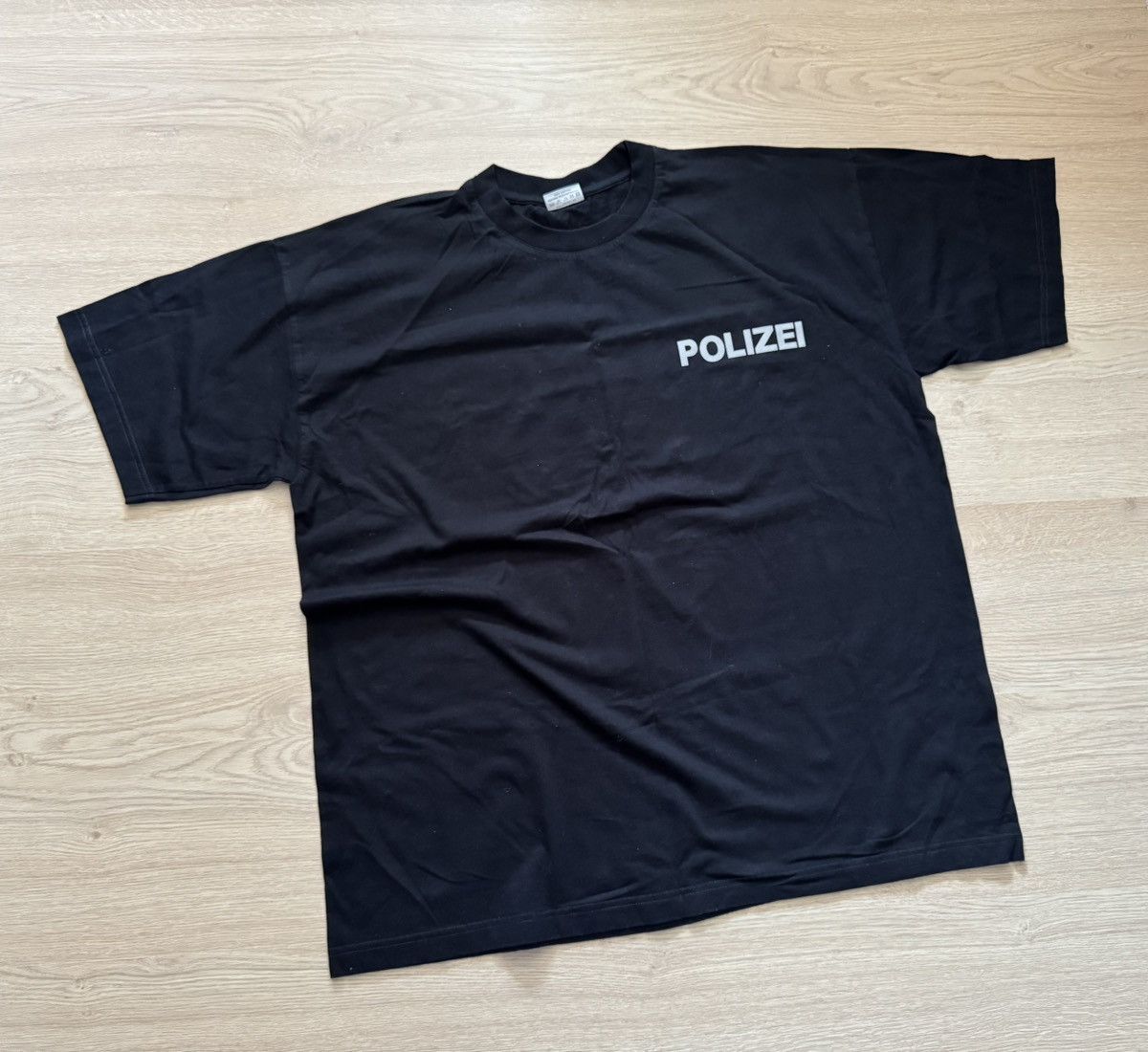Vintage Vintage Polizei Reflective Black T-Shirt Size US XL / EU 56 / 4 - 1 Thumbnail