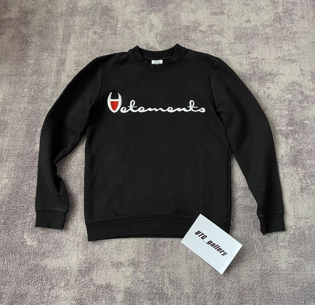 Vetements Vetements Demna Era Embroidered Long Sleeve Sweatshirt Size US S / EU 44-46 / 1 - 1 Thumbnail