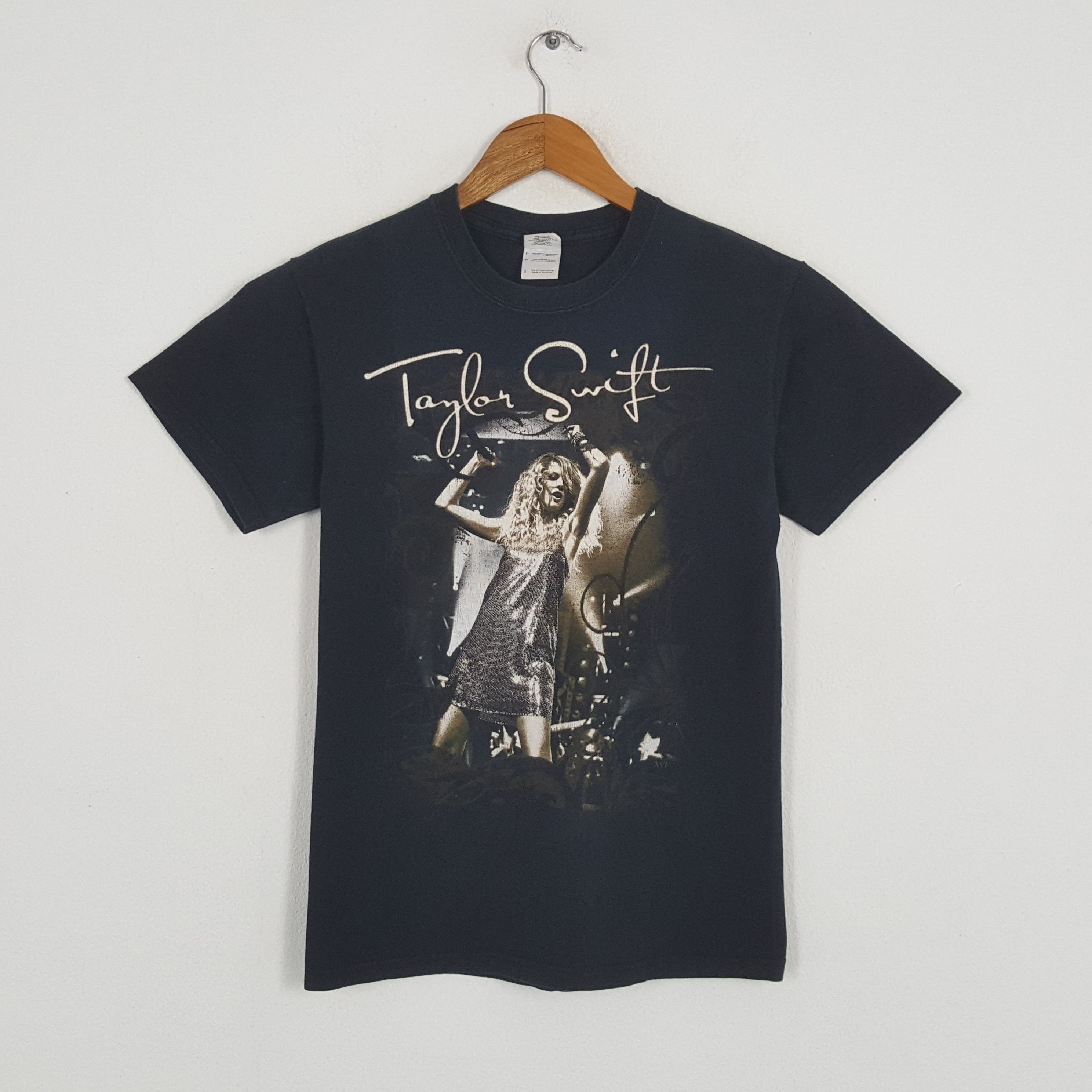 Band Tees × Vintage Vintage TAYLOR SWIFT American Singer Songwriter Tour T-Shirt Size US S / EU 44-46 / 1 - 1 Thumbnail