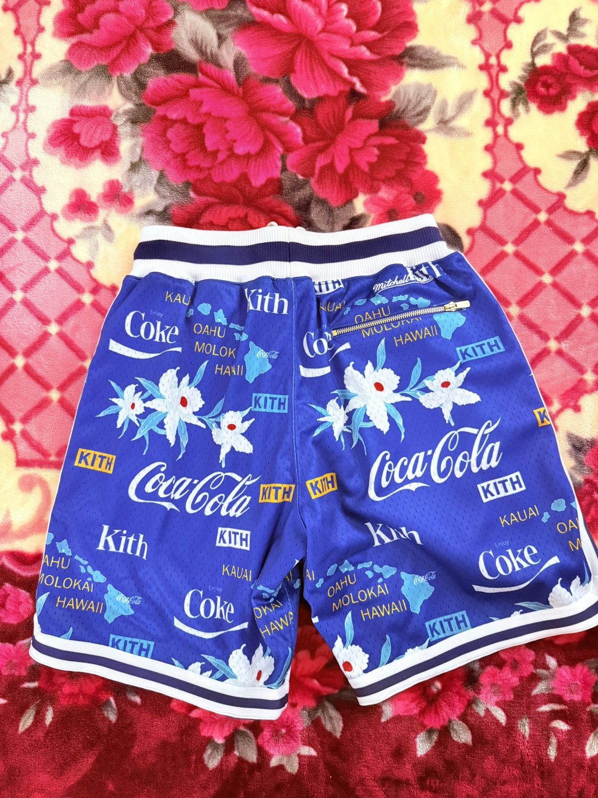 Coca Cola × Kith Kith x Coca Cola x Mitchell & Ness Mesh Hawaii Short Blue M Size US 32 / EU 48 - 4 Thumbnail