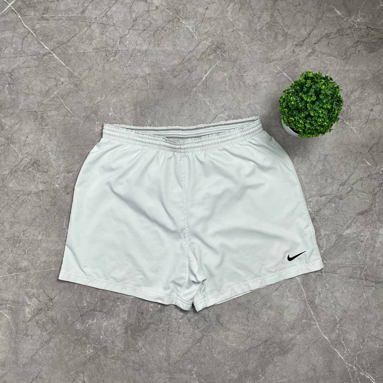 Nike Vintage 90s Nike White Mini Logo Mens Shorts Size L Size US 33 - 18 Thumbnail