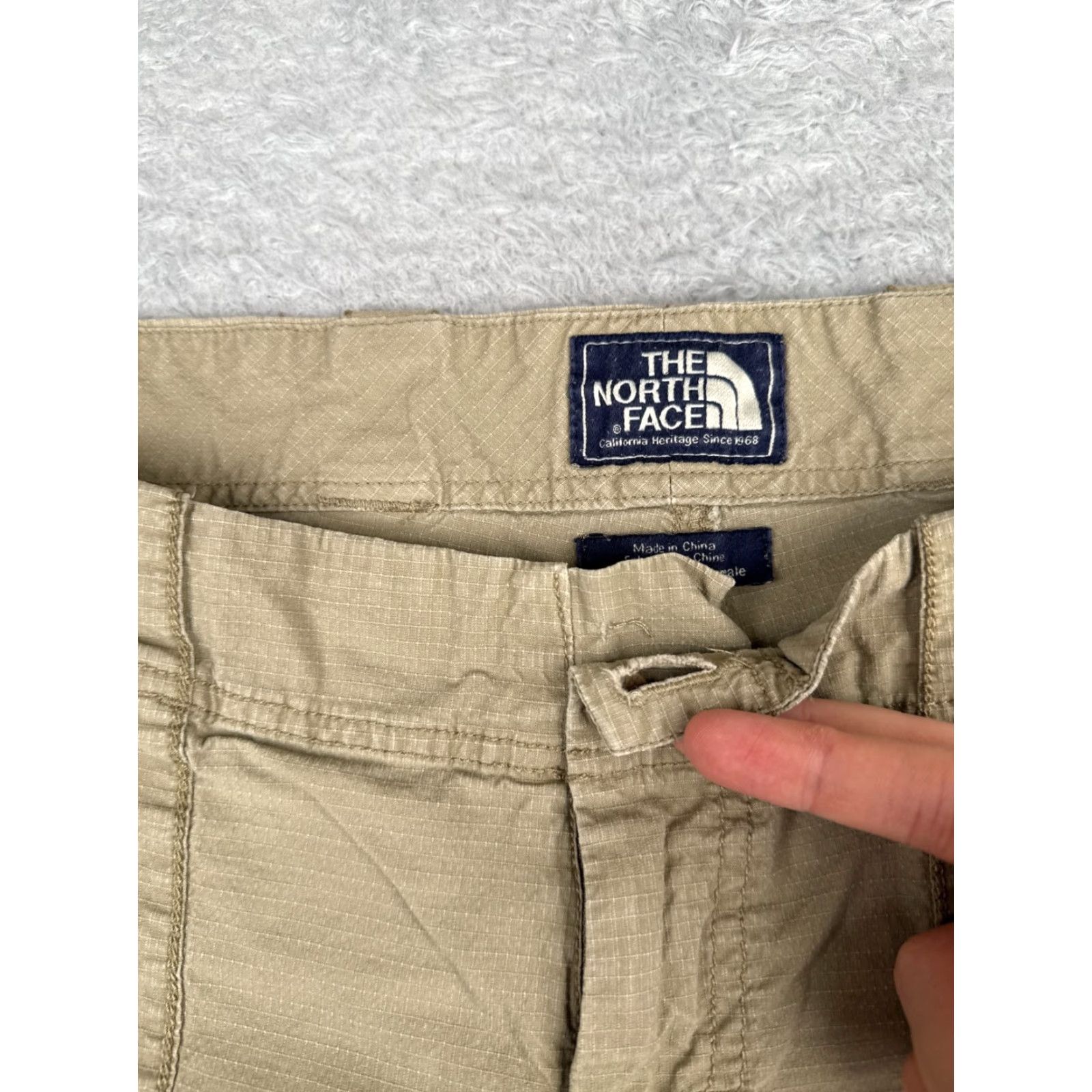 Vintage VINTAGE Columbia Shorts Womens 14 Beige Cargo Denim 35in Waist 5in Inseam Elastic Waist Regular Fit Outdoor, Beach, Hiking Womens Size 36" / US 14 / IT 50 - 7 Thumbnail