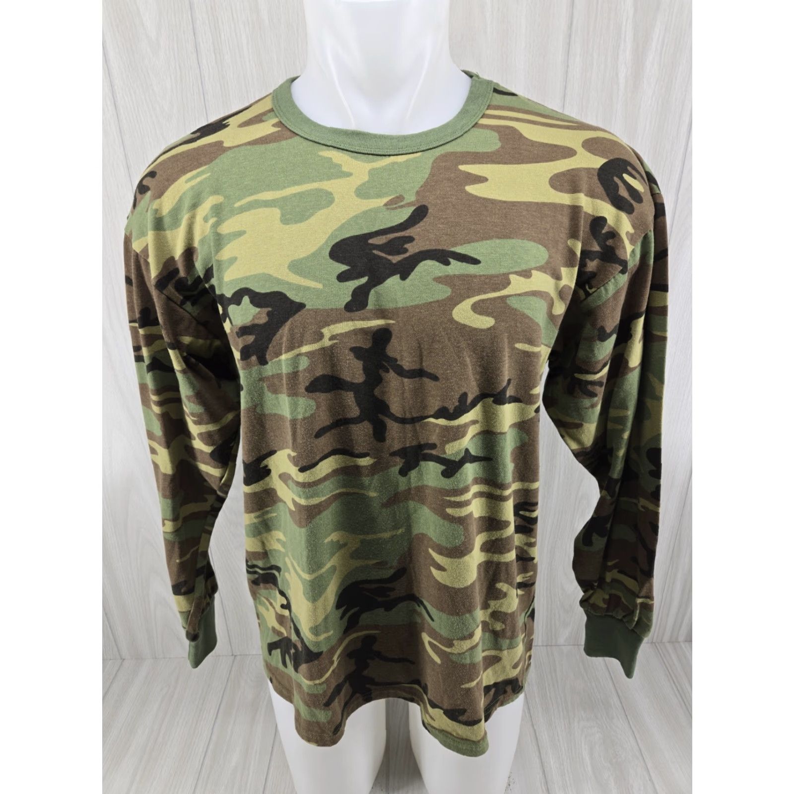 Rothco Rothco Woodland Long Sleeve Camo T-Shirt XL Men, Multicolor, Colorful, Camouflage, T-shirt, Regular Fit Size US XL / EU 56 / 4 - 2 Thumbnail