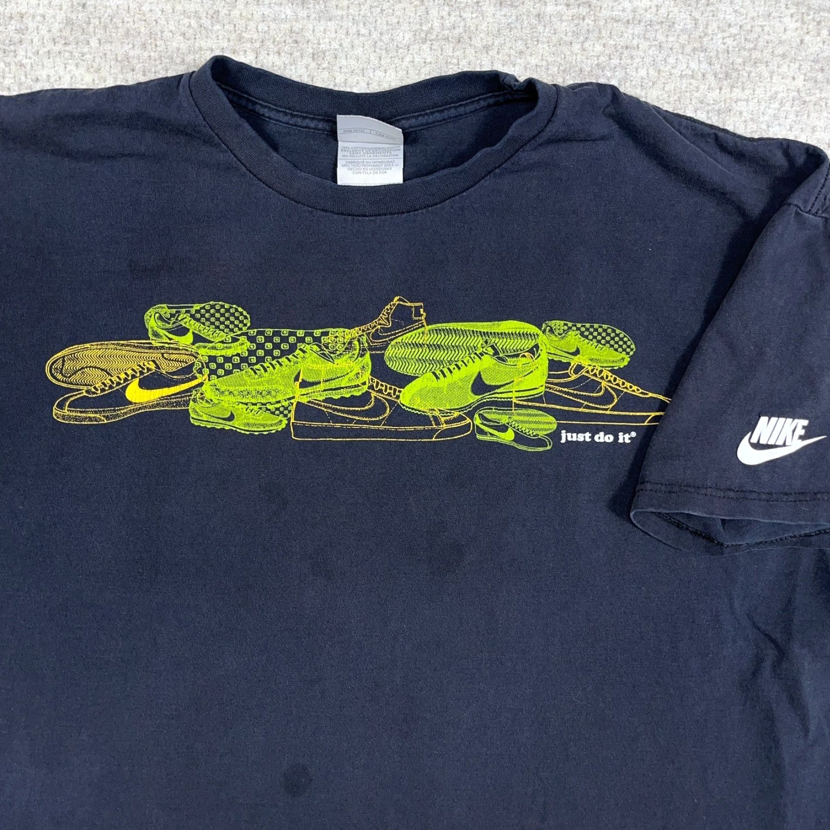 Nike VINTAGE Nike Shirt Men 2XL Black Green Grunge Classic Retro 90s Logo T-Shirt XLTIGHT Size US XXL / EU 58 / 5 - 2 Thumbnail