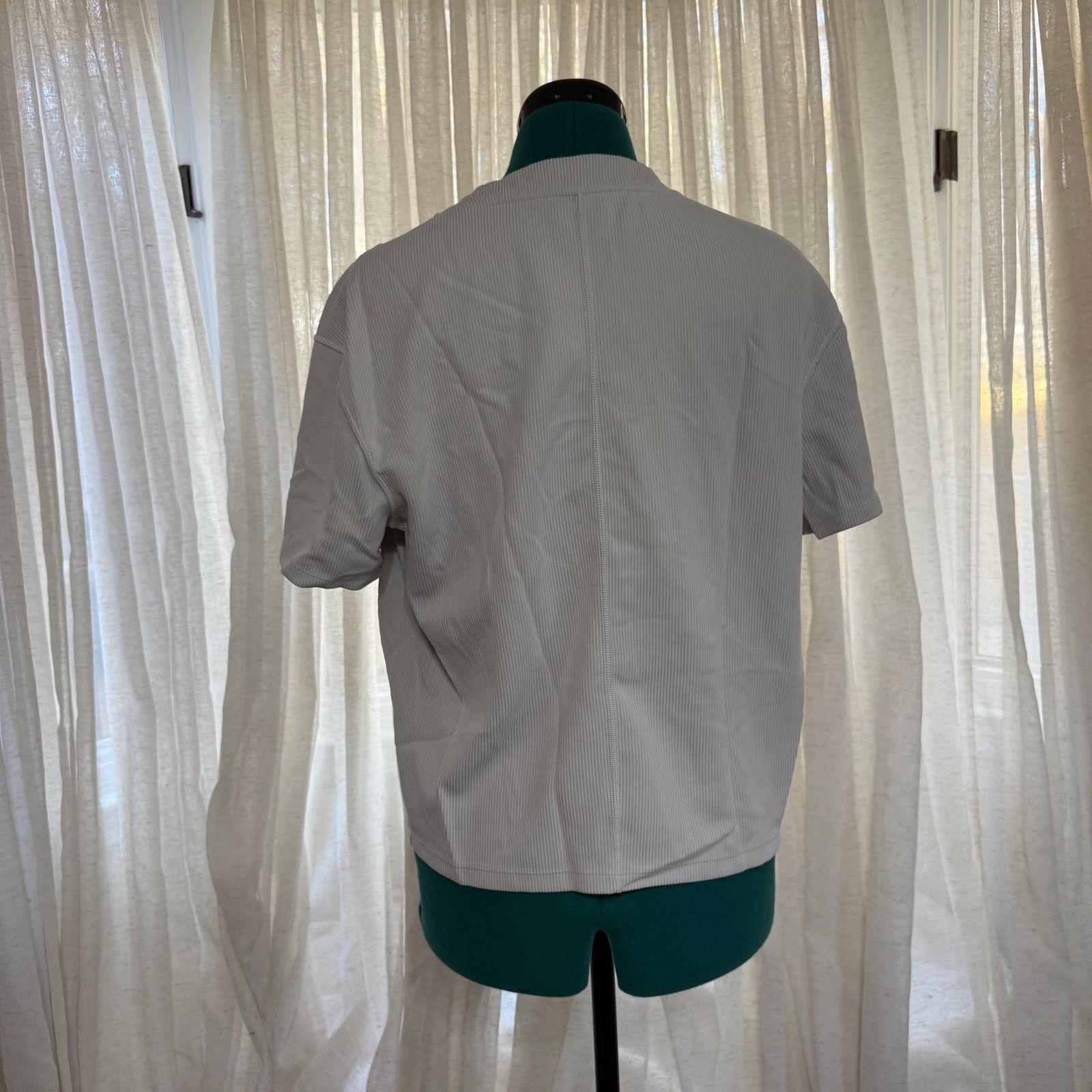 Lululemon Lululemon White Ribbed Performance Tee | Sz 6 Size M / US 6-8 / IT 42-44 - 5 Thumbnail