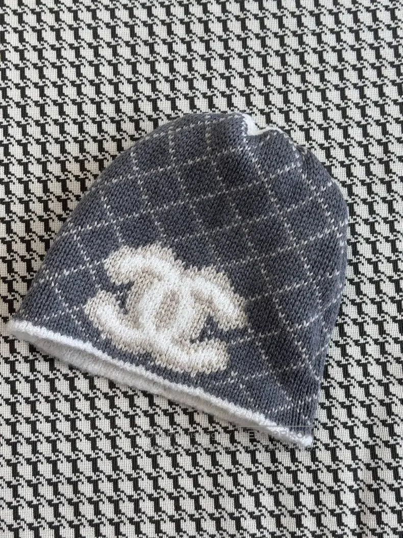 Chanel Chanel 22B white and gray double-sided cashmere cold hat Size ONE SIZE - 2 Thumbnail