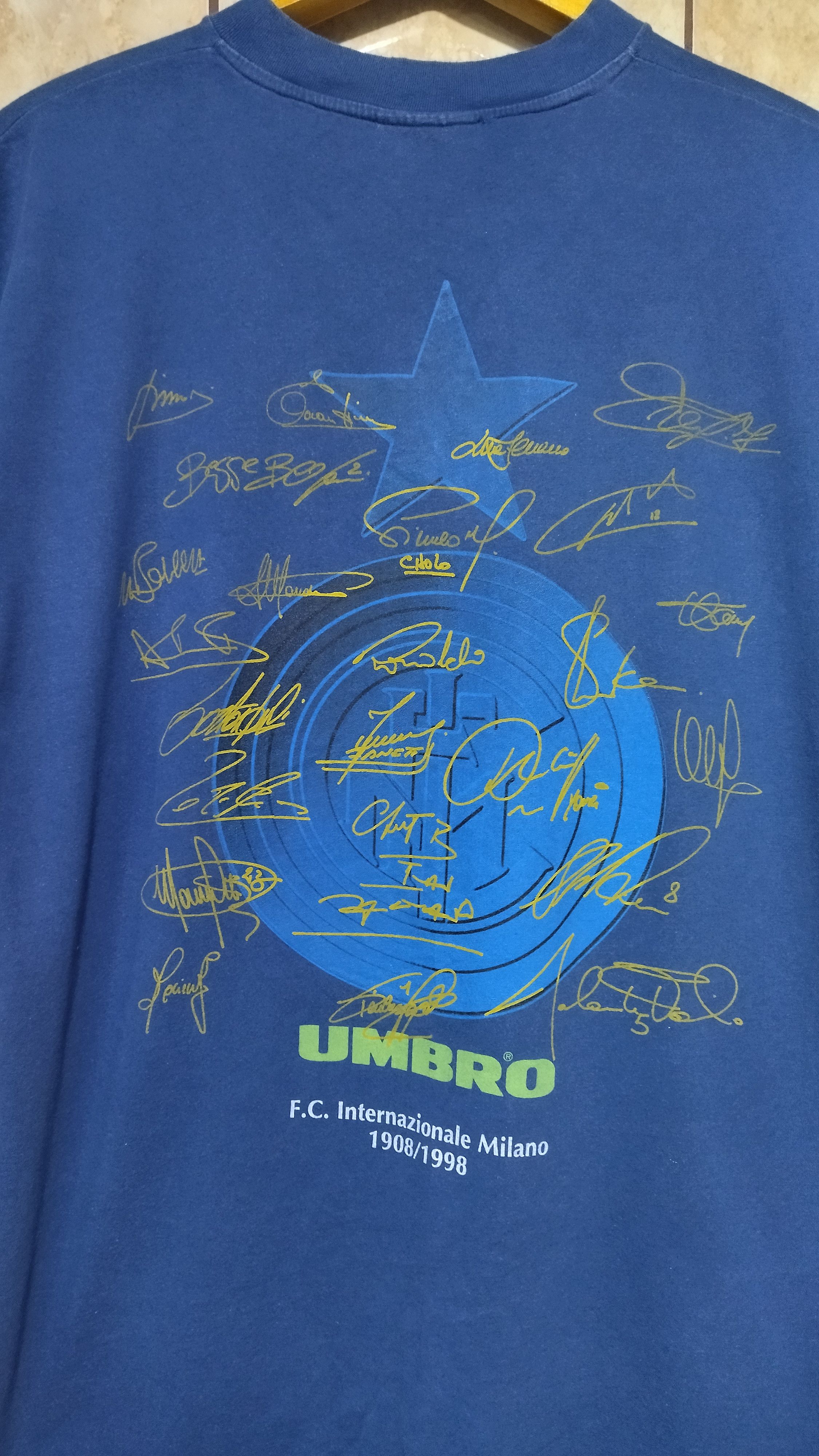Umbro Inter Milano Umbro *Signed* 1998 soccer T Shirt Size US XL / EU 56 / 4 - 5 Thumbnail