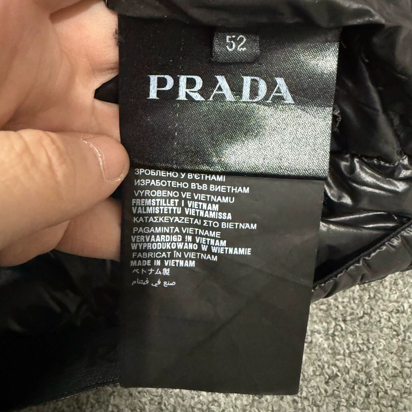 Prada Prada Black Triangle Logo Down Vest 52 Size US L / EU 52-54 / 3 - 4 Thumbnail